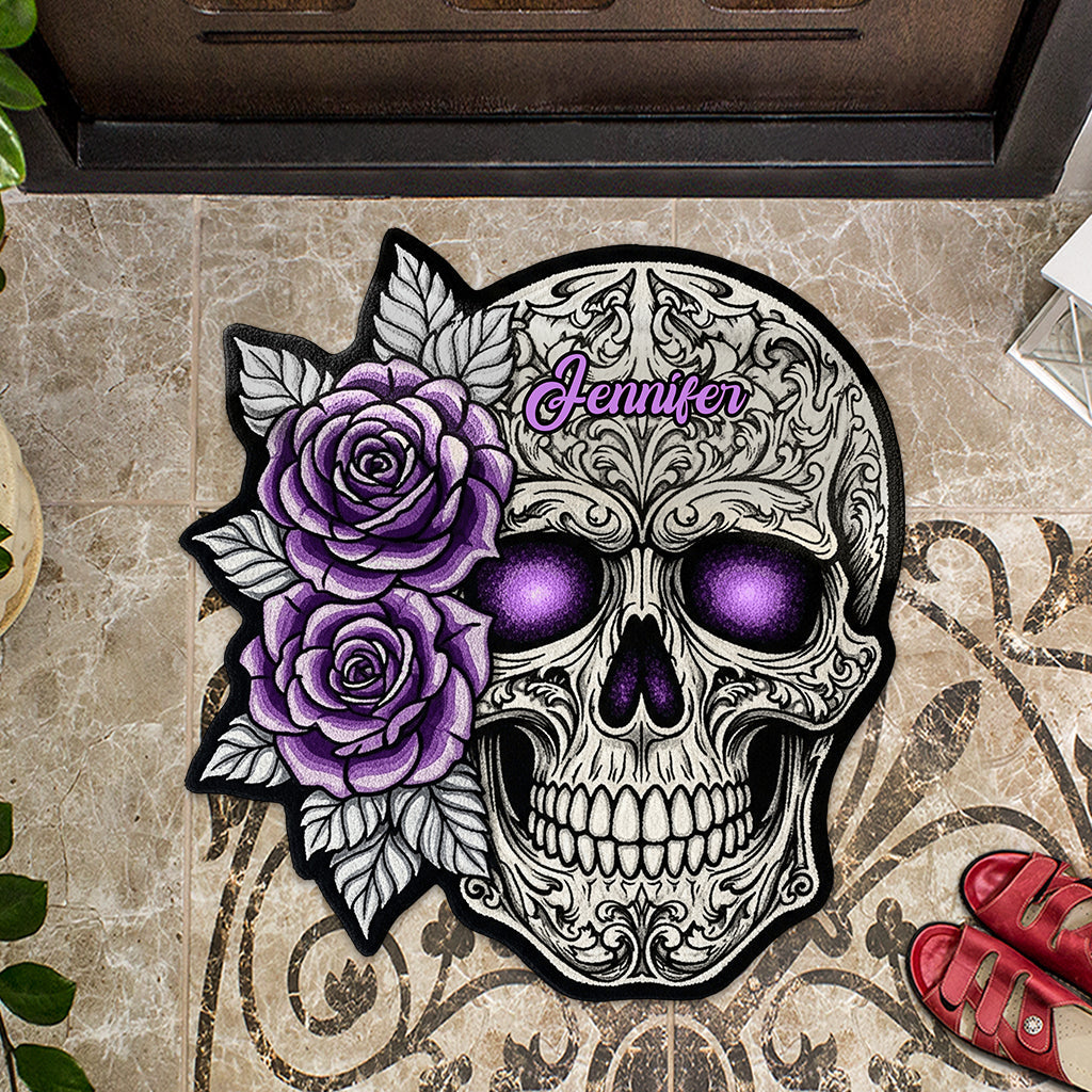 Totenkopf und Rosen – Personalisierte Fußmatte/Teppich in Totenkopfform