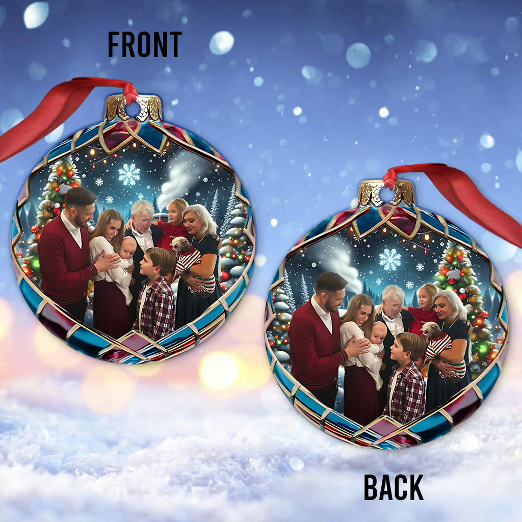 Kugel mit verschneiter Hütte – personalisierter Familienschmuck