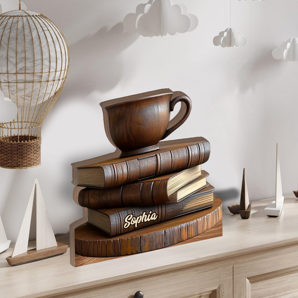 Buch- und Kaffeetassen-Dekoration aus Holz – personalisierte, individuell geformte Buch-Holzplakette