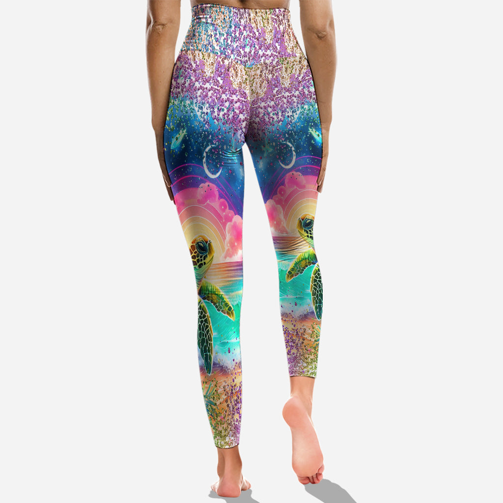 Meeresschildkröte mit Sonnenblumenmuster – Personalisiertes Tanktop und Leggings mit Schildkrötenkreuz