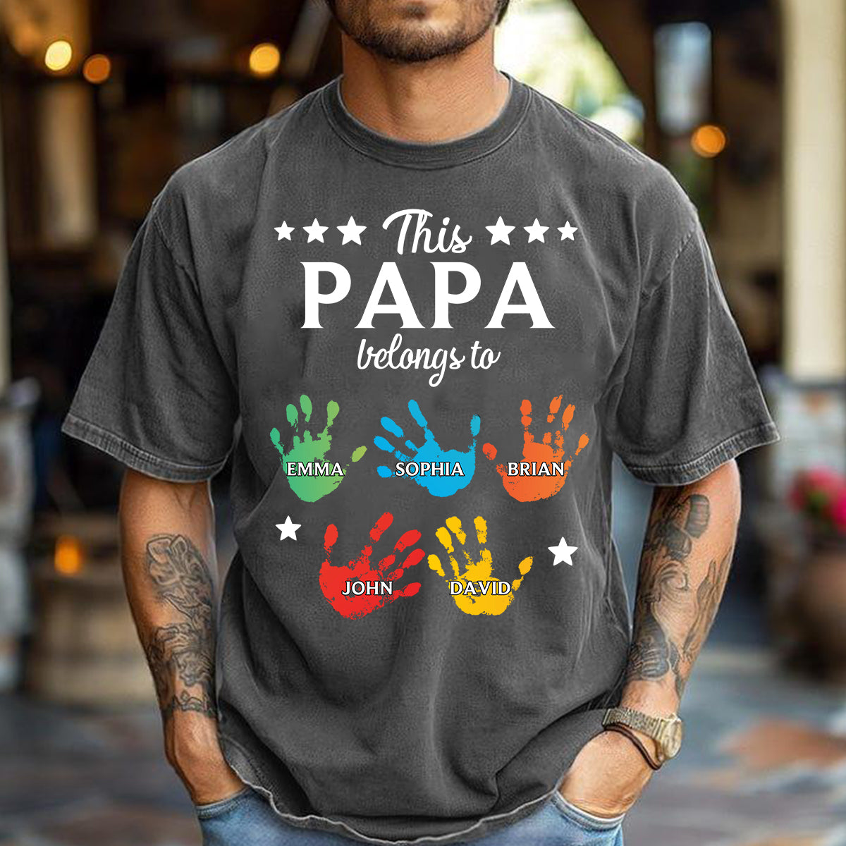 Dieses „Papa gehört Händen“-T-Shirt – personalisiertes Opa-Wasch-Shirt