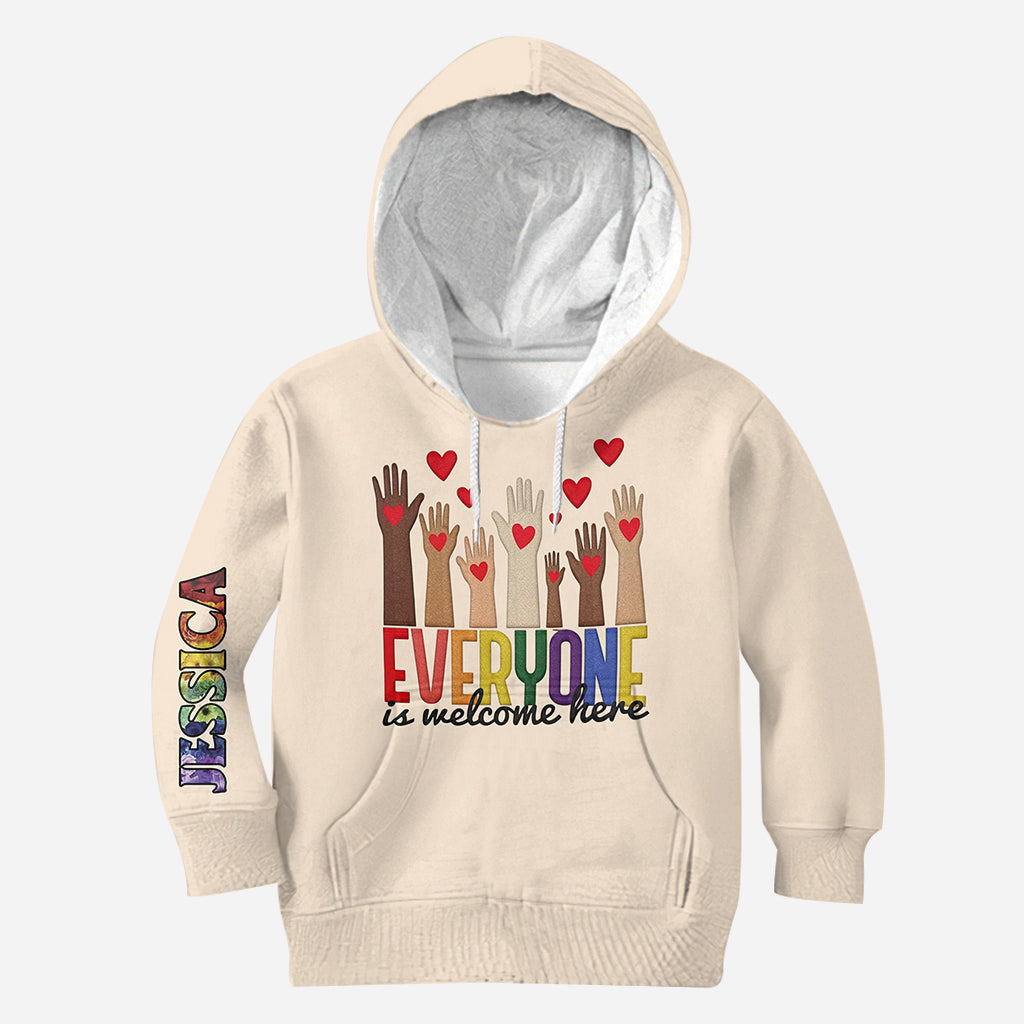 Hier ist jeder willkommen – personalisiertes Lehrer-T-Shirt