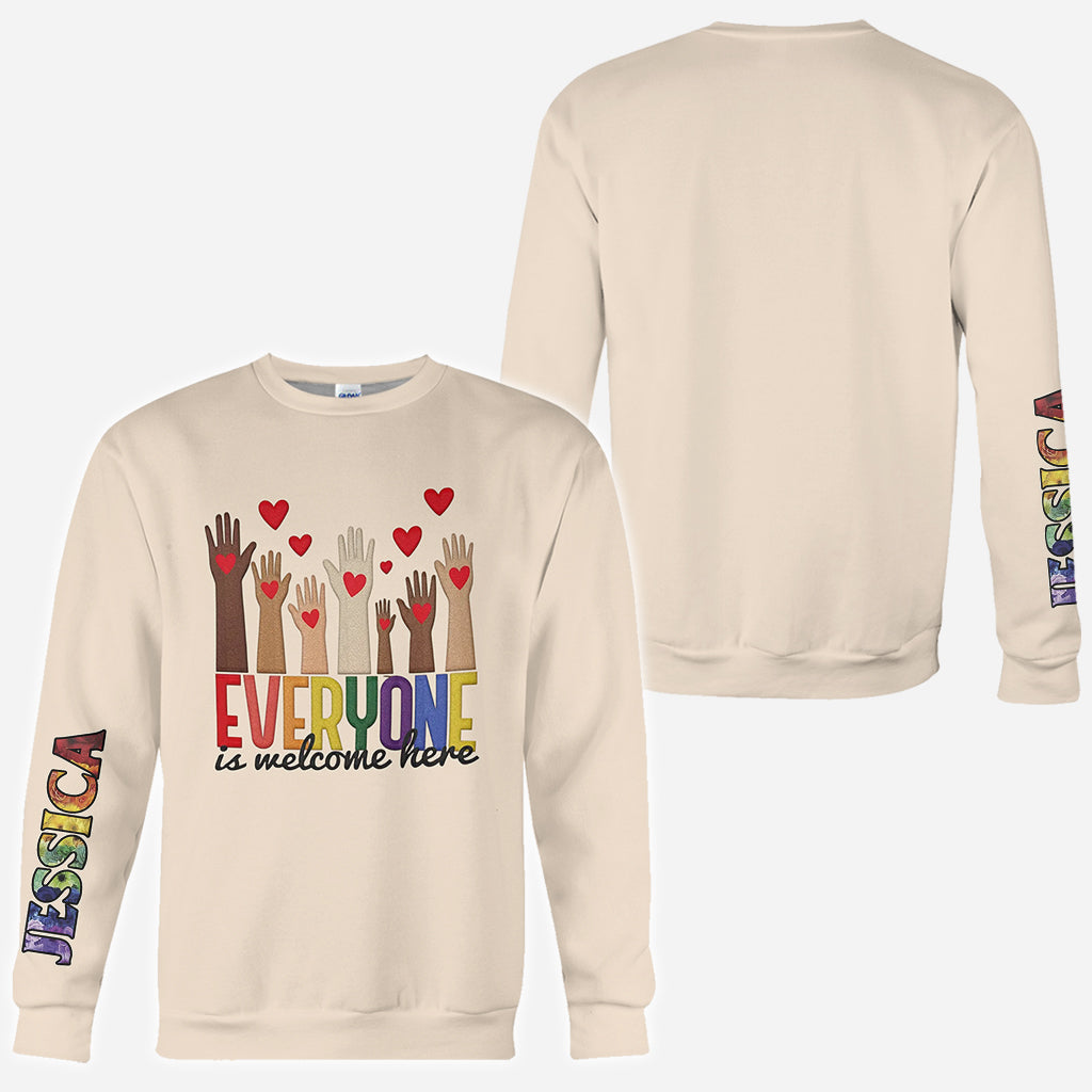 Hier ist jeder willkommen – personalisiertes Lehrer-T-Shirt