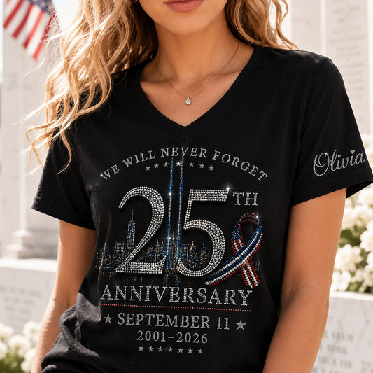 11. September 25. Jahrestag Nie Vergessen - Personalisierbares EMT V-Ausschnitt T-Shirt