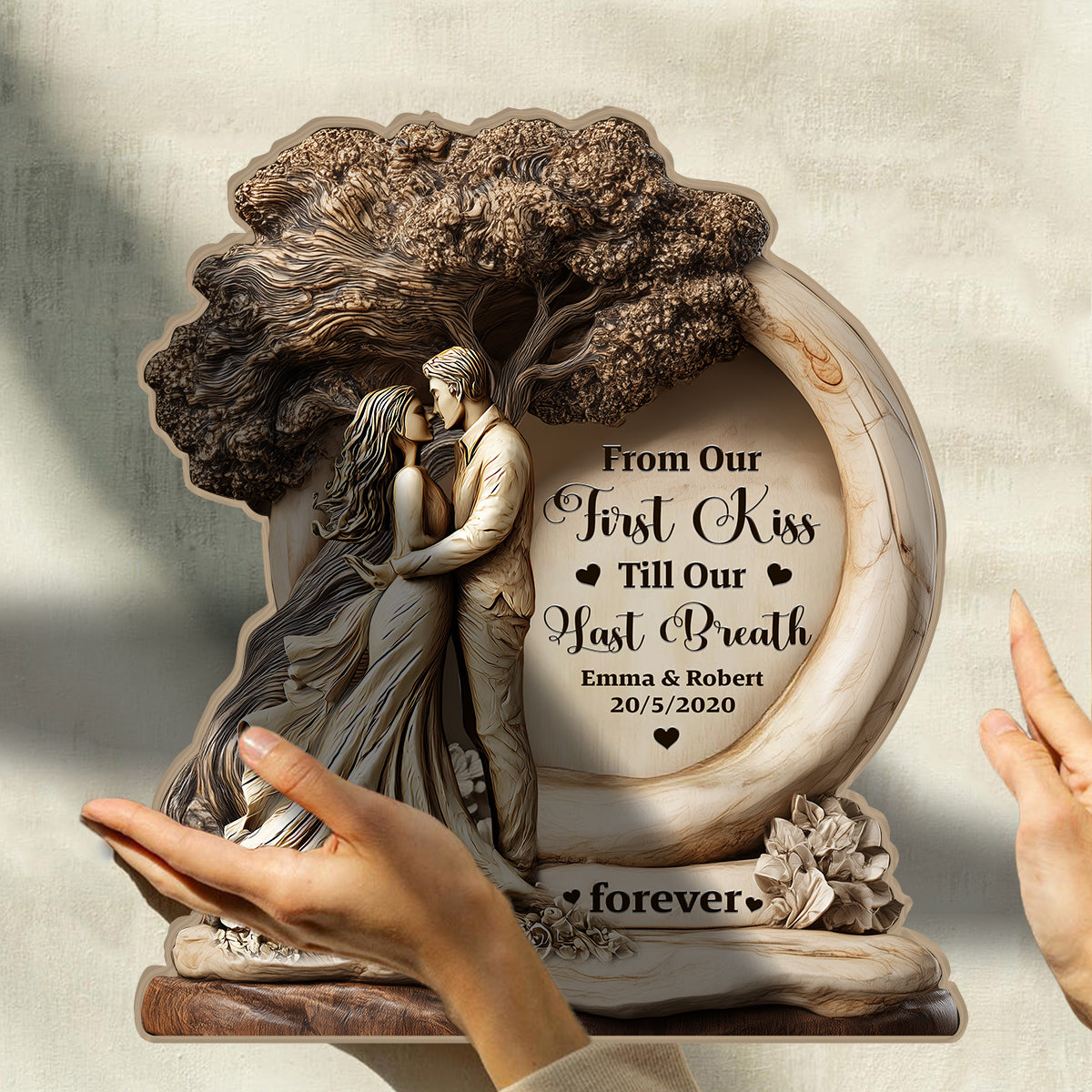 Vom ersten Kuss bis zum letzten Atemzug – personalisierte Holzplakette für Paare in individueller Form