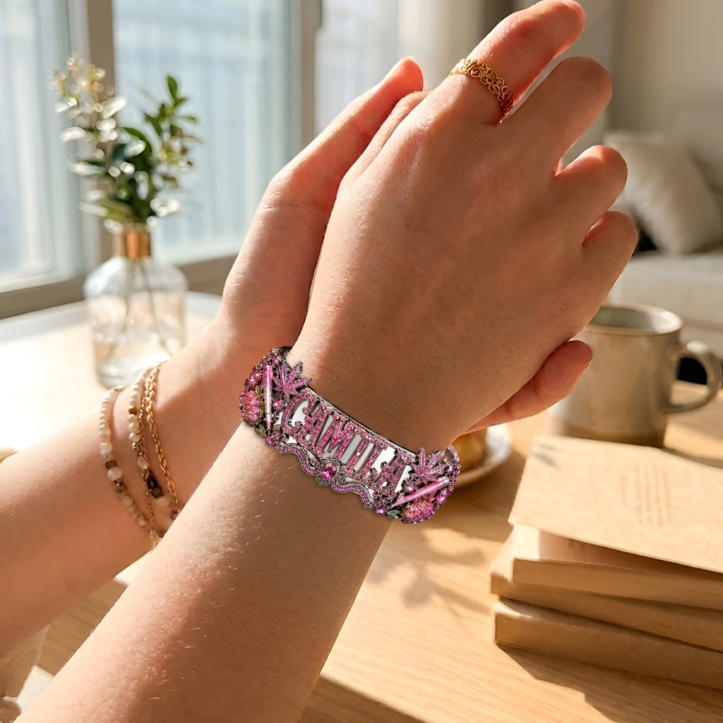 Stoner Girl - Personalisierbares Armband in Weed-Form