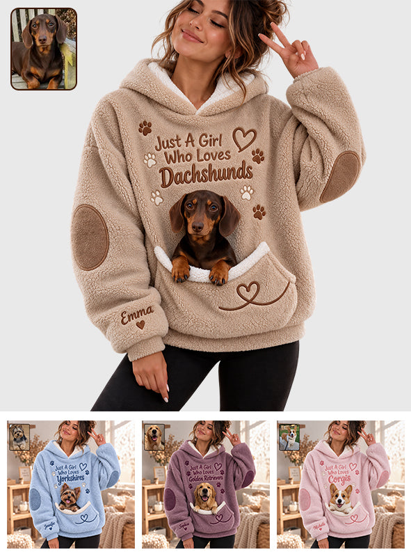 Ein Mädchen, das Hunde liebt - Personalisierter Hundepullover aus Fleece