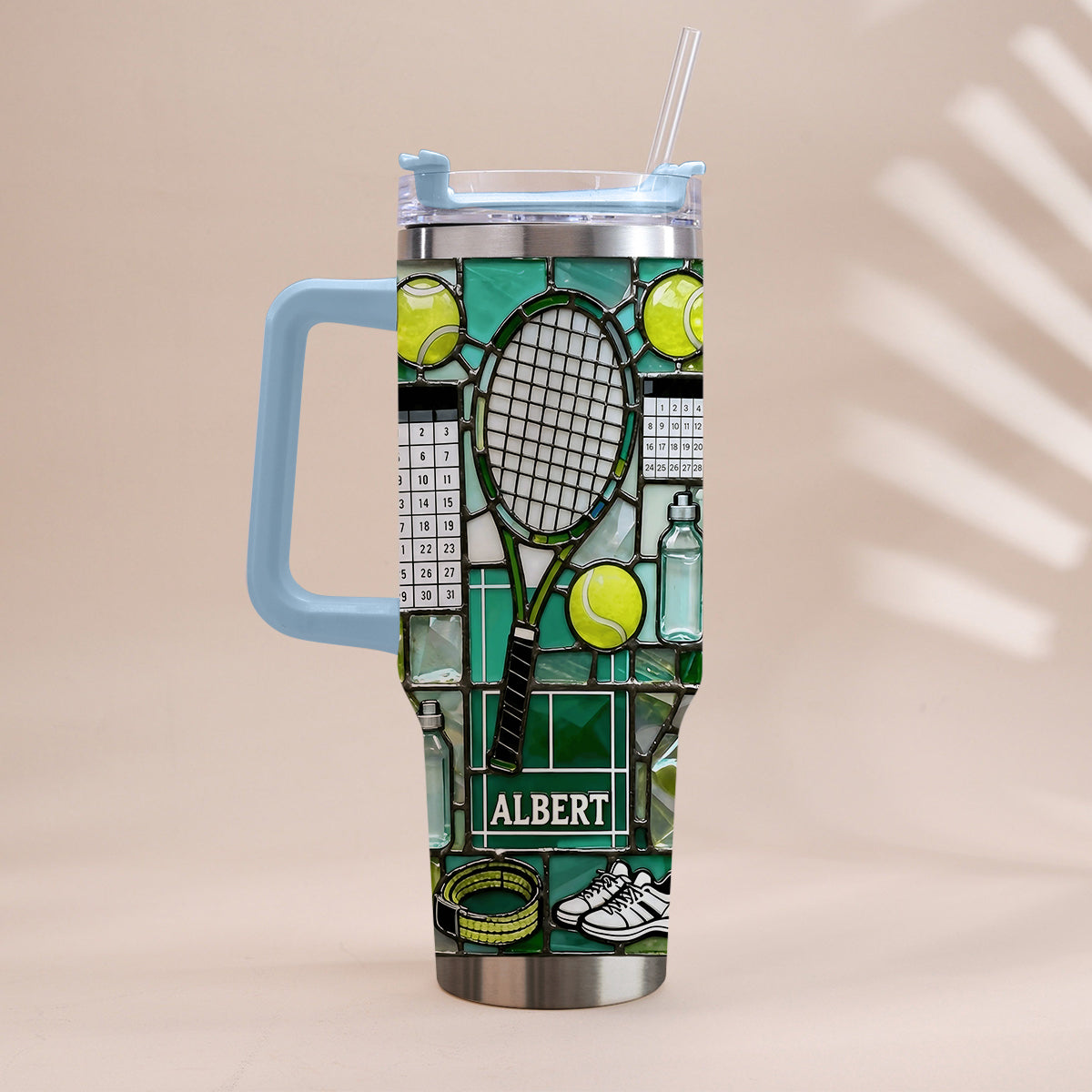 Am glücklichsten auf dem Platz – Personalisierter Tennisbecher mit Henkel