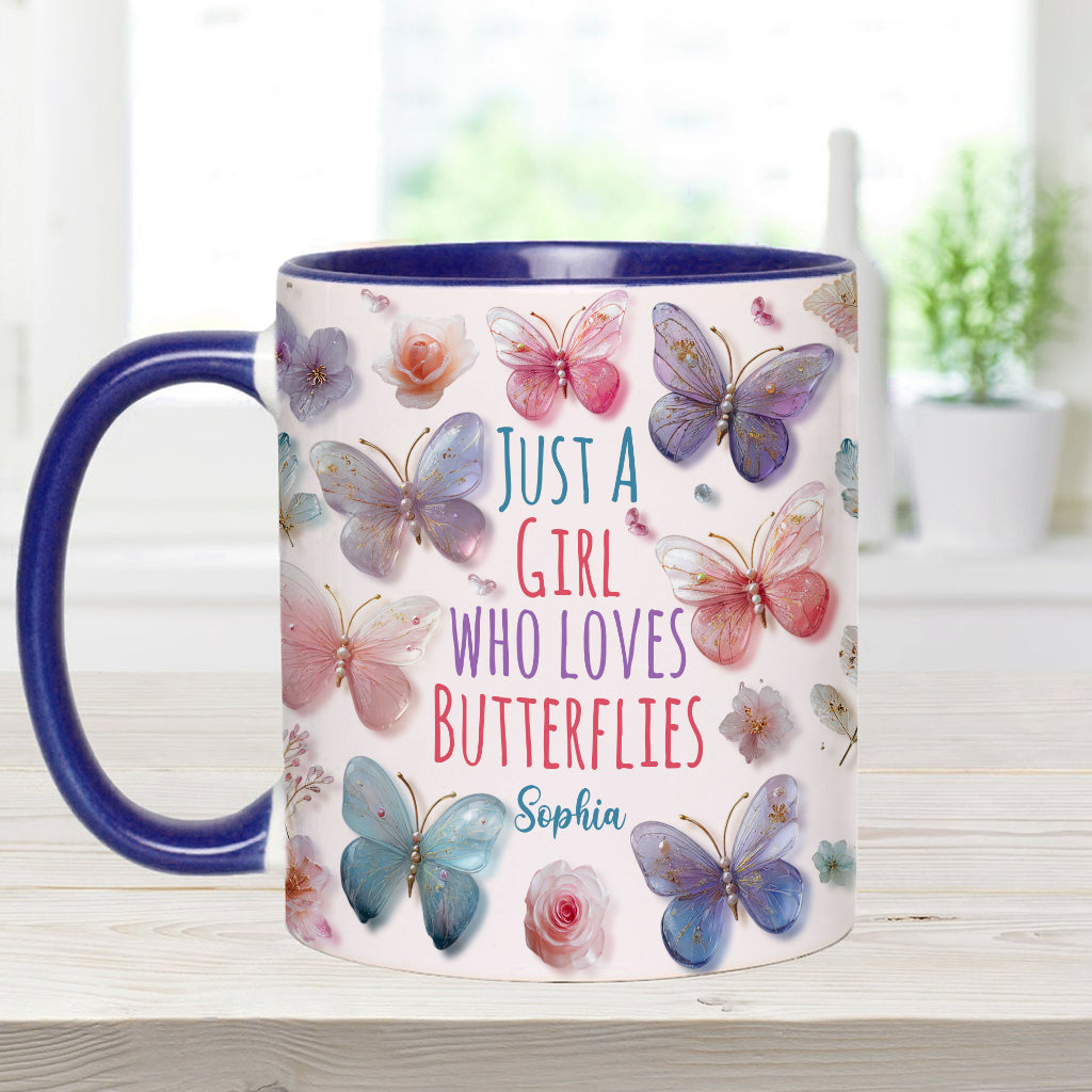 Einfach ein Mädchen, das Schmetterlinge liebt – personalisierte Tasse mit Schmetterlingsmotiv