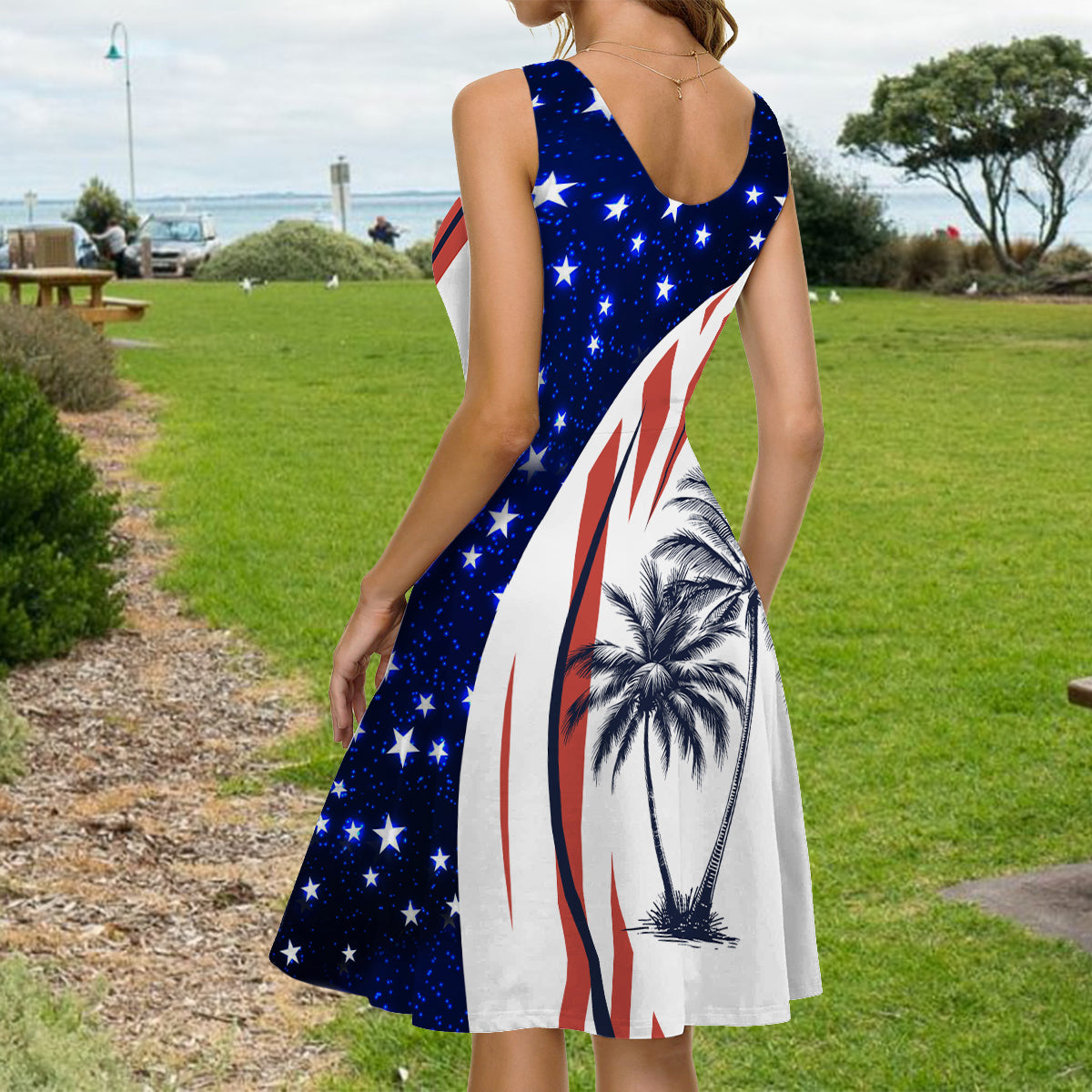 Patriotisches Hawaii-Strandoutfit mit amerikanischer Flagge und Kokosnussbaum-Print für Paare – personalisiertes Hawaiihemd und ärmelloses Kleid für Paare