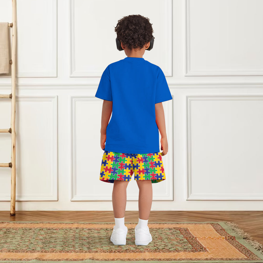 Buntes Puzzle-Alphabet – personalisiertes Kinder-T-Shirt & Shorts
