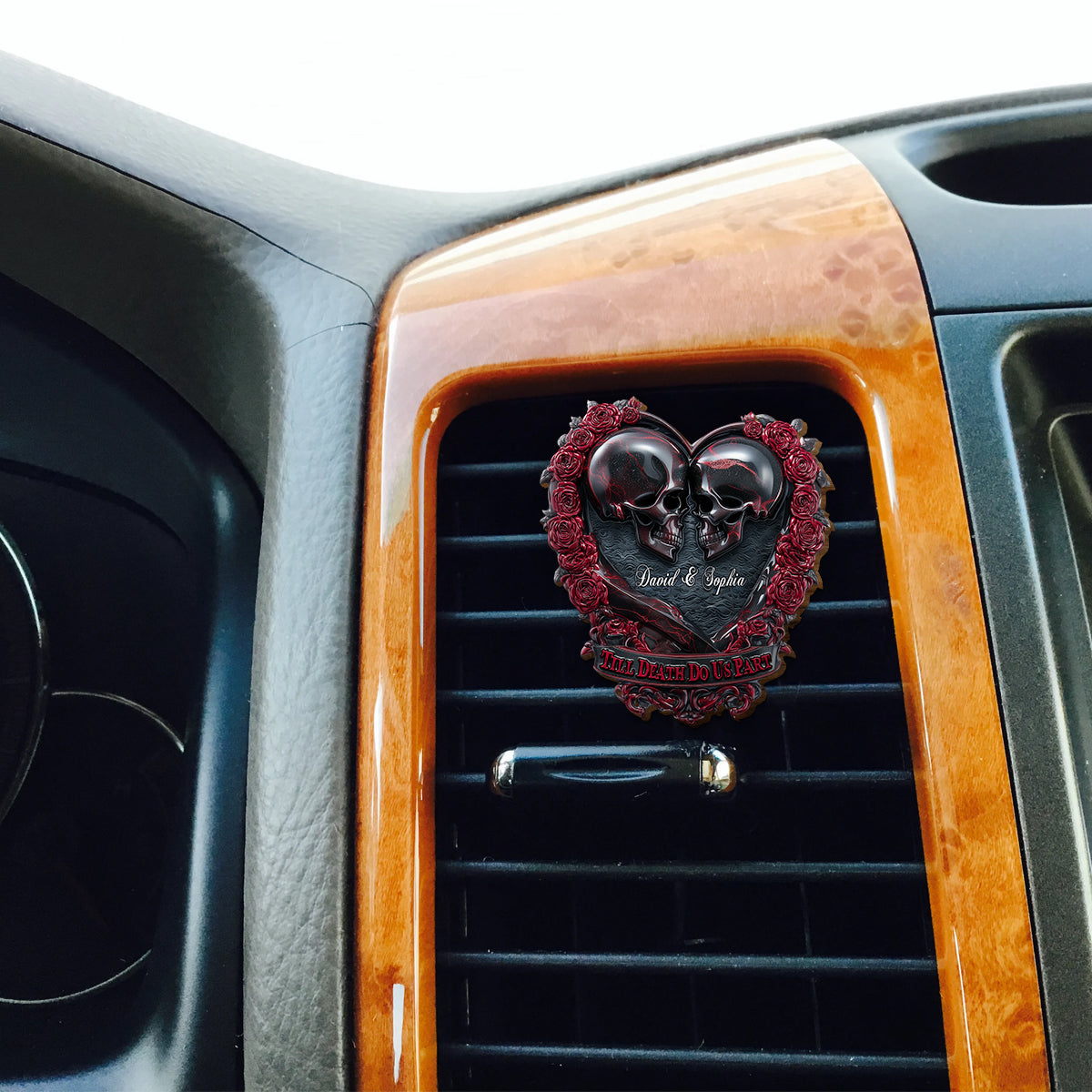 Bis dass der Tod uns scheidet – Personalisierter Totenkopf-Sonnenblendenclip fürs Auto.