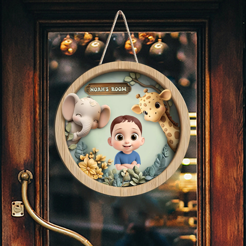 Niedliches Türschild fürs Kinderzimmer – personalisiertes Holzschild in Kinderform