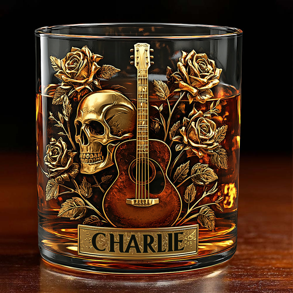 Gitarre, Totenkopf & Rosen – Personalisiertes Whiskyglas in Gitarrenform