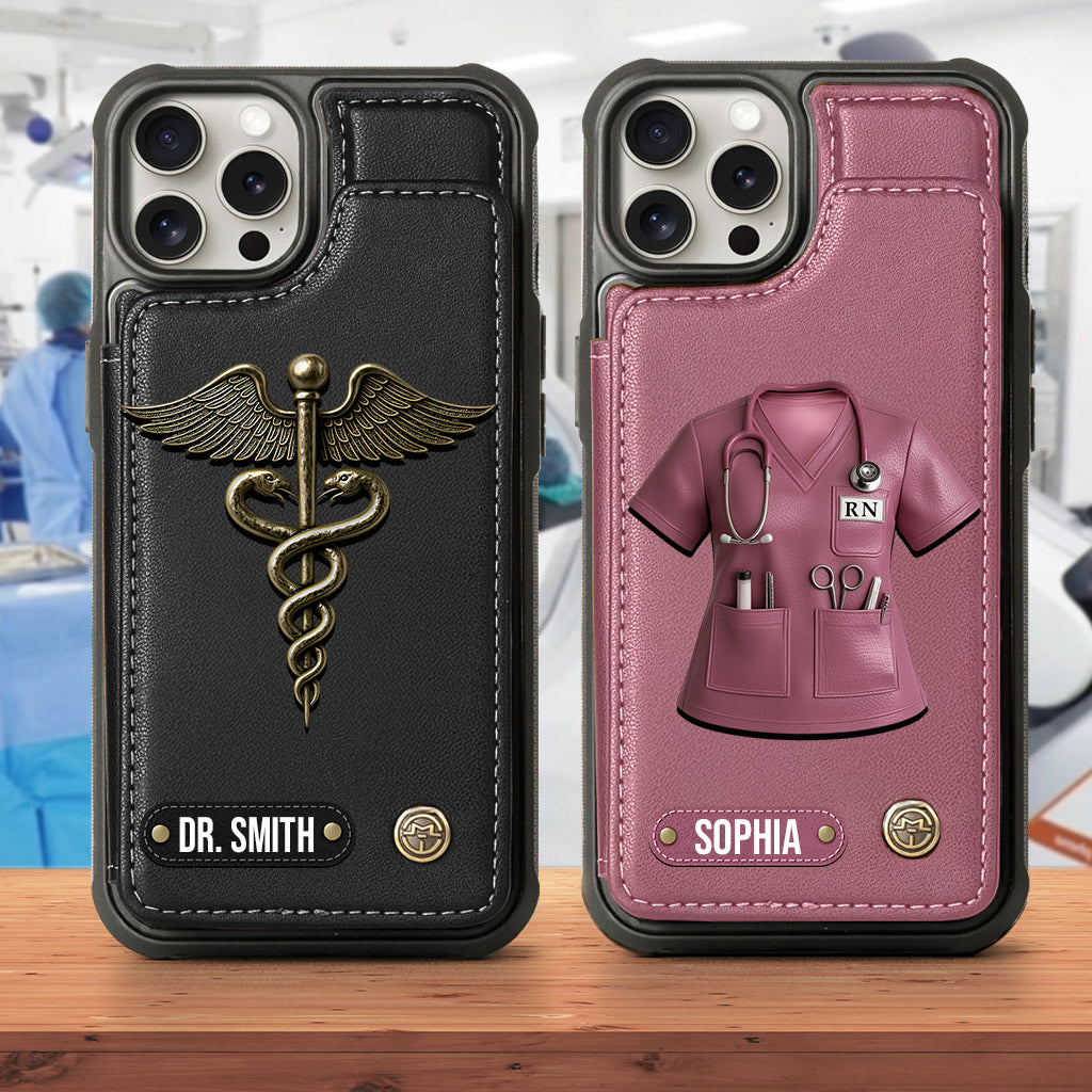 Stolze Krankenschwester – Personalisierte Handyhülle mit Brieftaschenfunktion für Krankenschwestern
