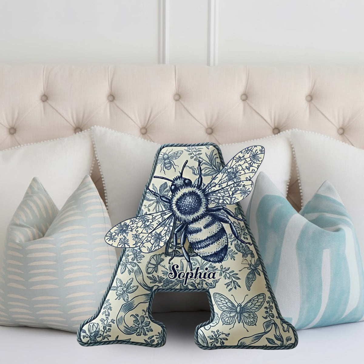 Bienen-Toile-de-Jouy – Personalisiertes Kissen in Bienenform aus Kunstfell