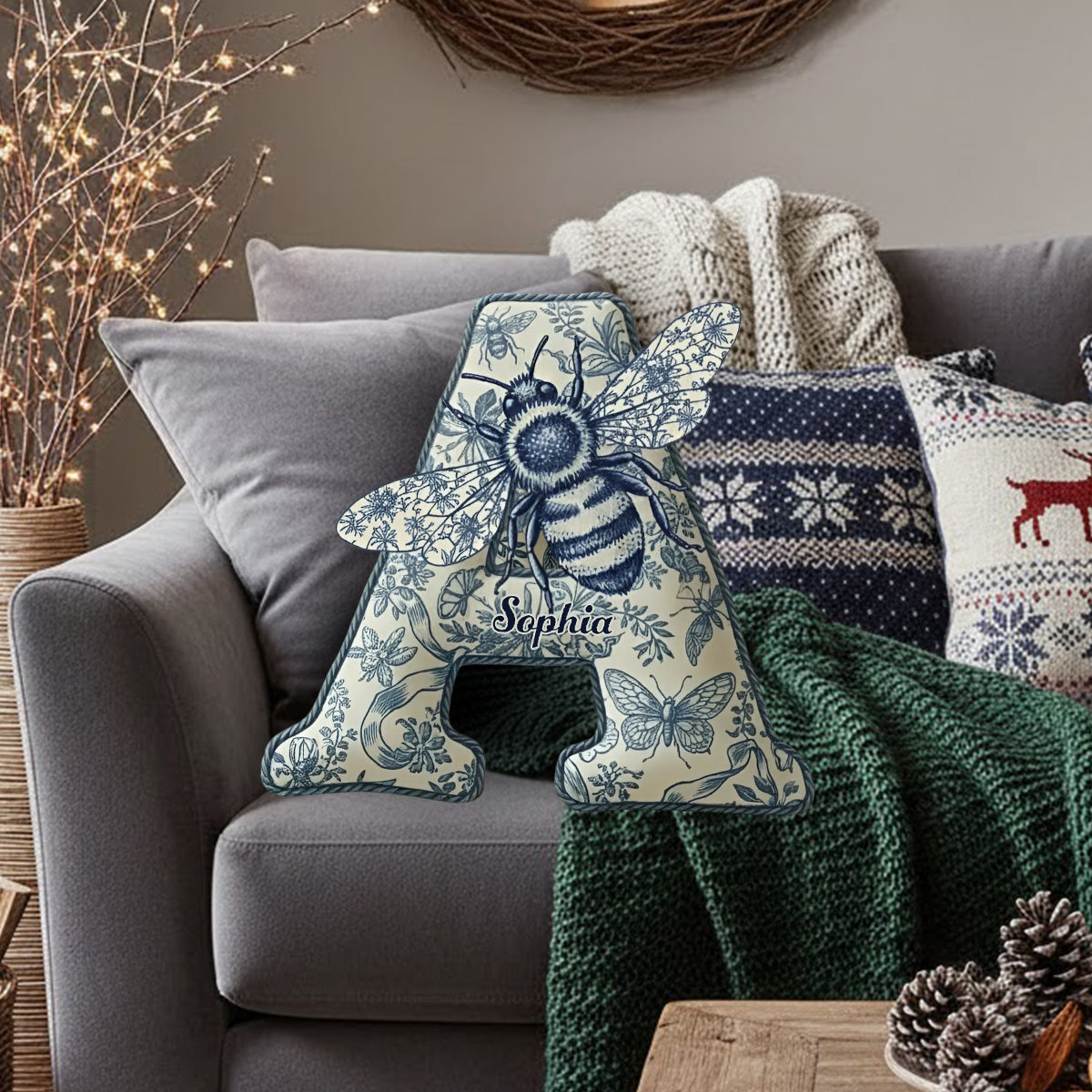 Bienen-Toile-de-Jouy – Personalisiertes Kissen in Bienenform aus Kunstfell