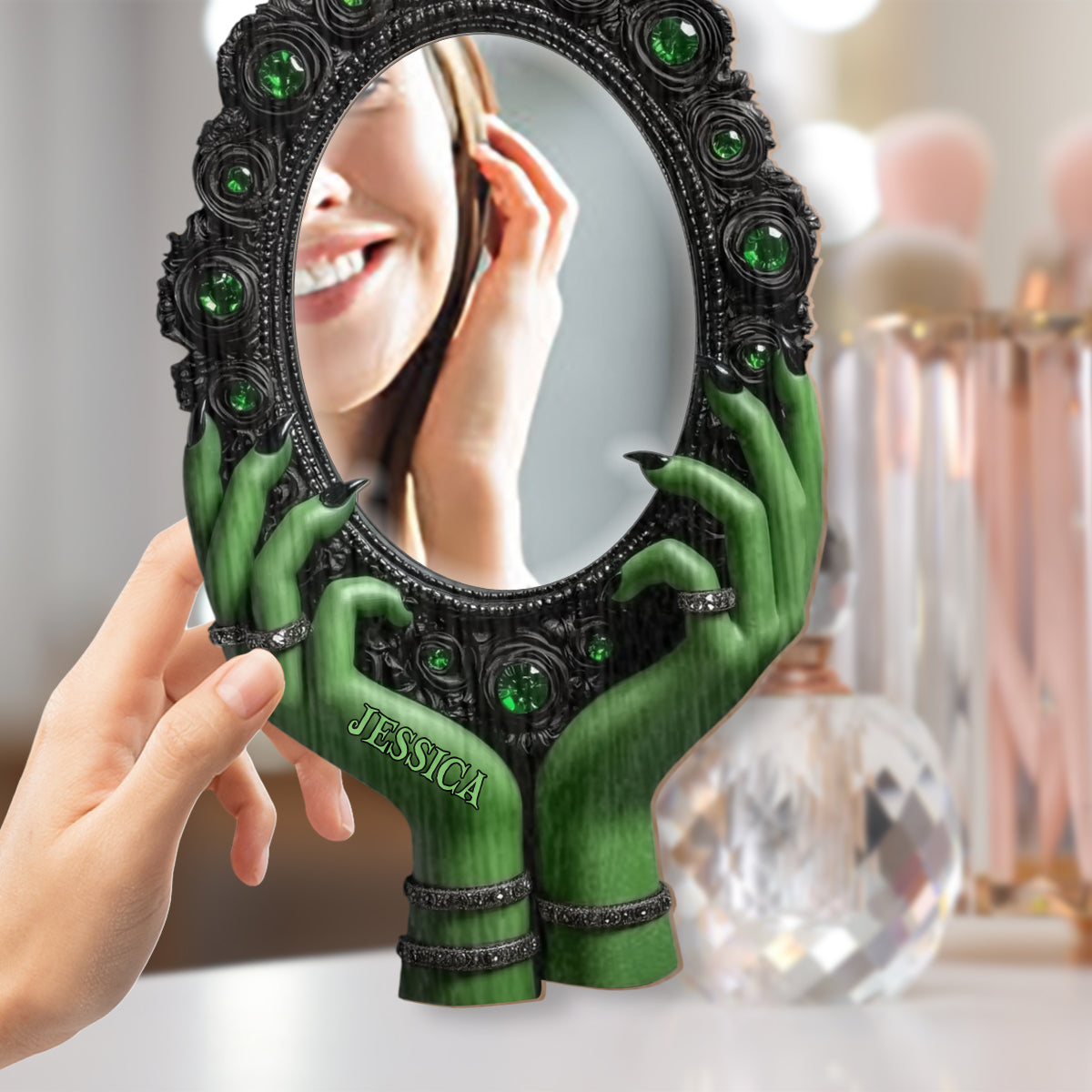 Geheimnisvolle Hexenhände – Personalisierter Hexen-Wandspiegel