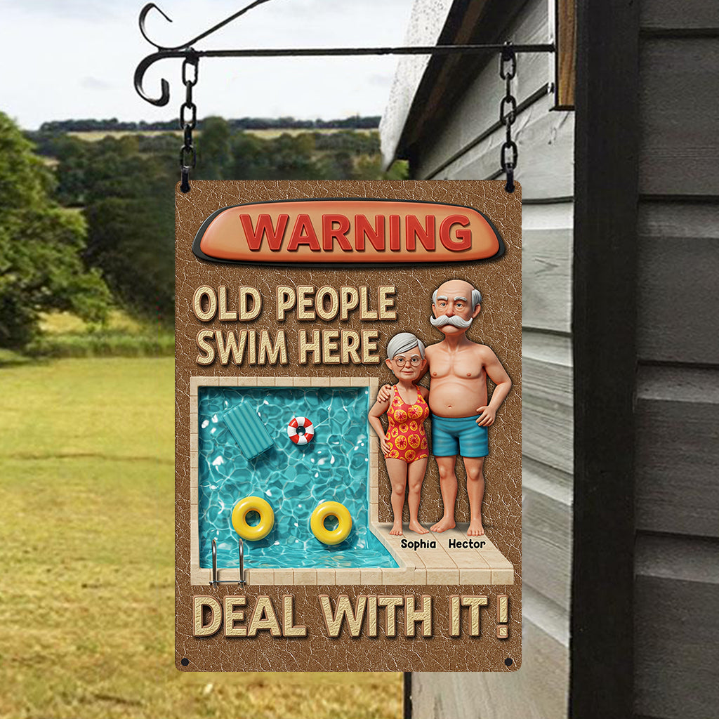 Warnung: Hier schwimmen ältere Menschen – Personalisiertes rechteckiges Metallschild für Paare