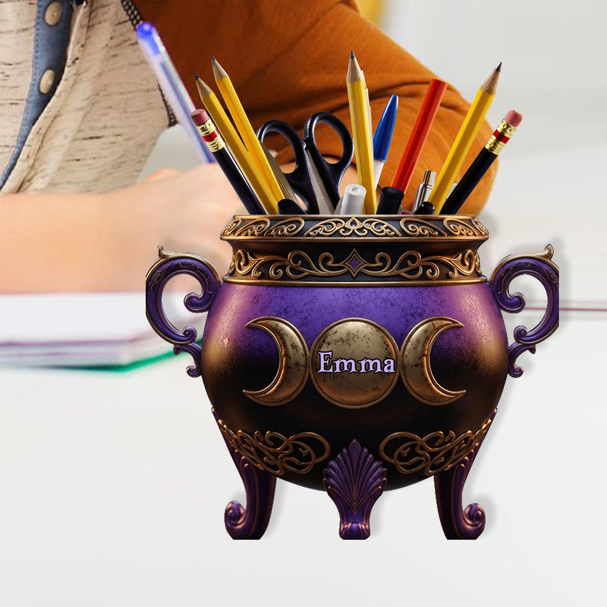 Hexenkessel – Personalisierter Hexen-Stifthalter aus Holz