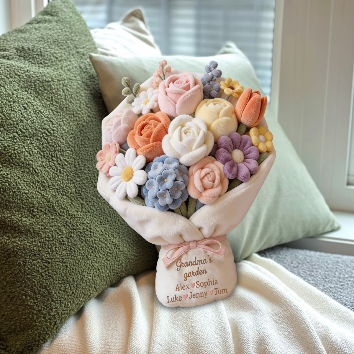 Omas Garten: Wunderschöner Rosenstrauß aus rotem Rosenmaterial – Personalisiertes Oma-Kissen aus Kunstfell