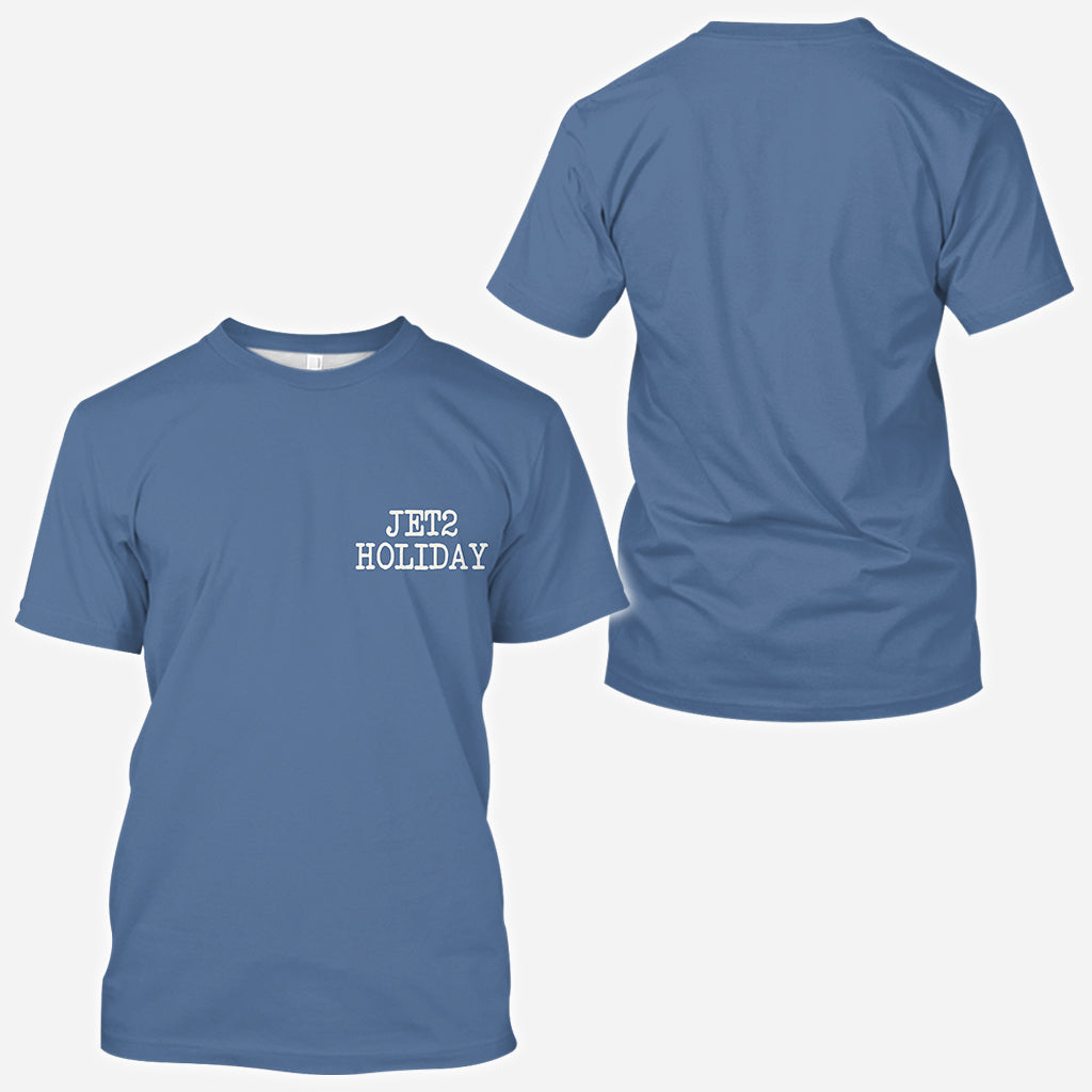 Meine Freundin schlägt mich. Nichts geht über einen Jet2-Urlaub – personalisiertes Pärchen-Shirt mit Allover-Print