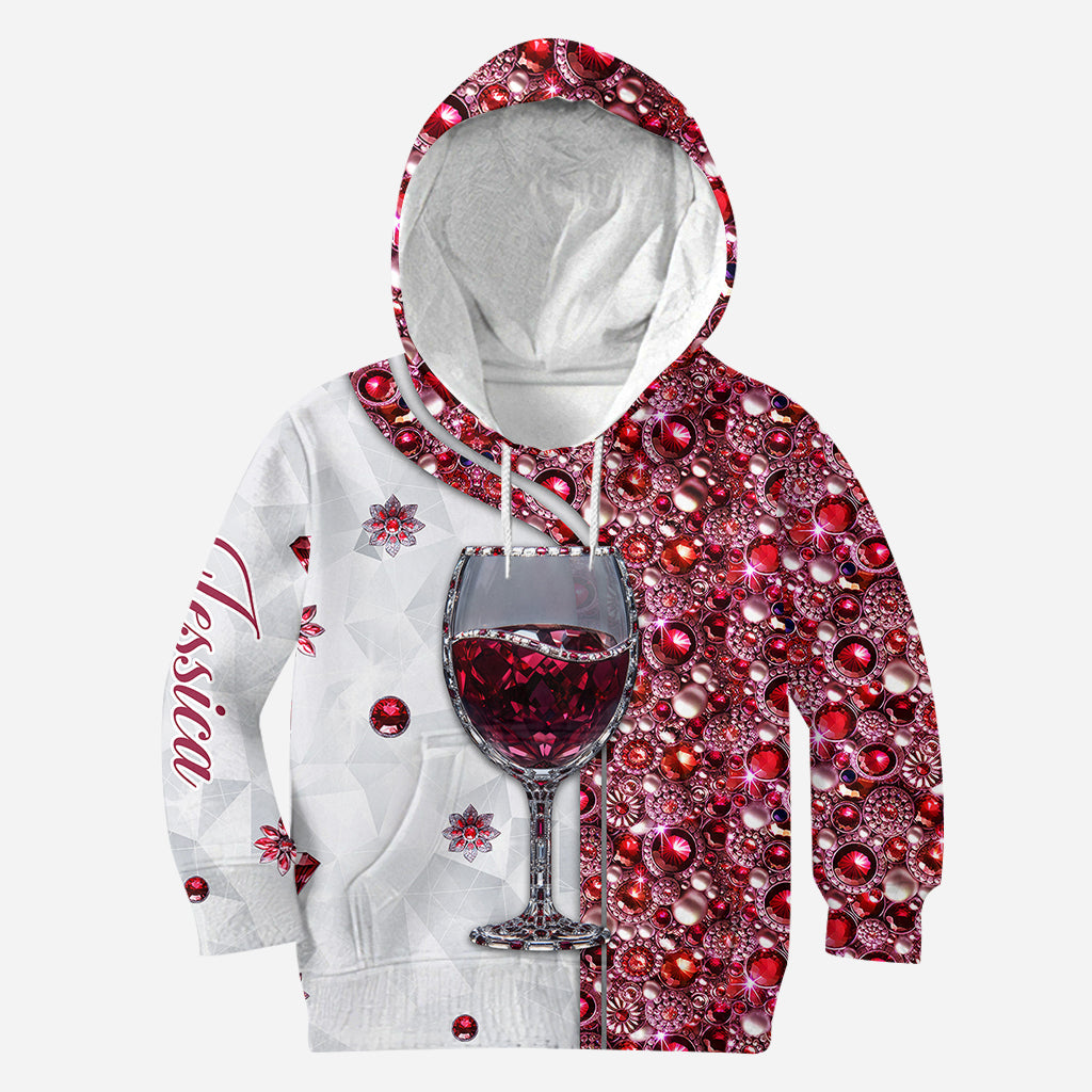 Einfach ein Mädchen, das Wein liebt – personalisiertes T-Shirt mit Weinmuster