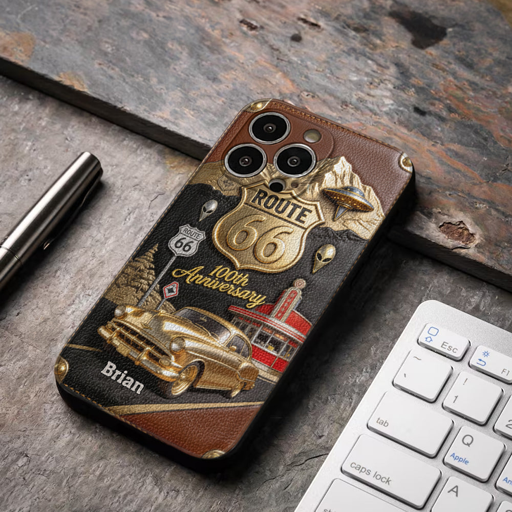 Route 66 100-jähriges Jubiläum – Personalisierte Handyhülle aus Leder für Autoliebhaber