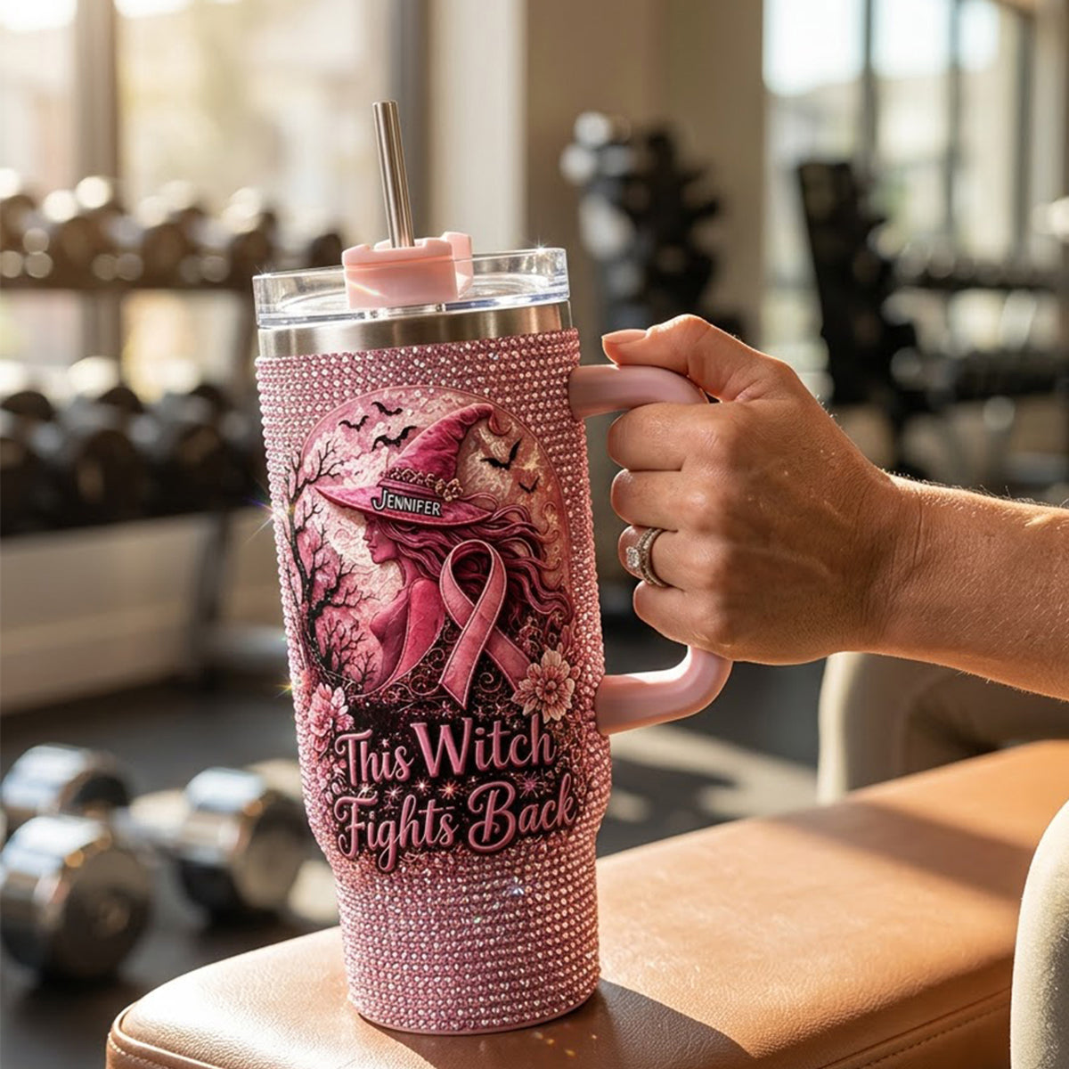 Diese Hexe wehrt sich - Personalisierbarer Tumbler zur Brustkrebsbewusstsein mit Strasssteinen