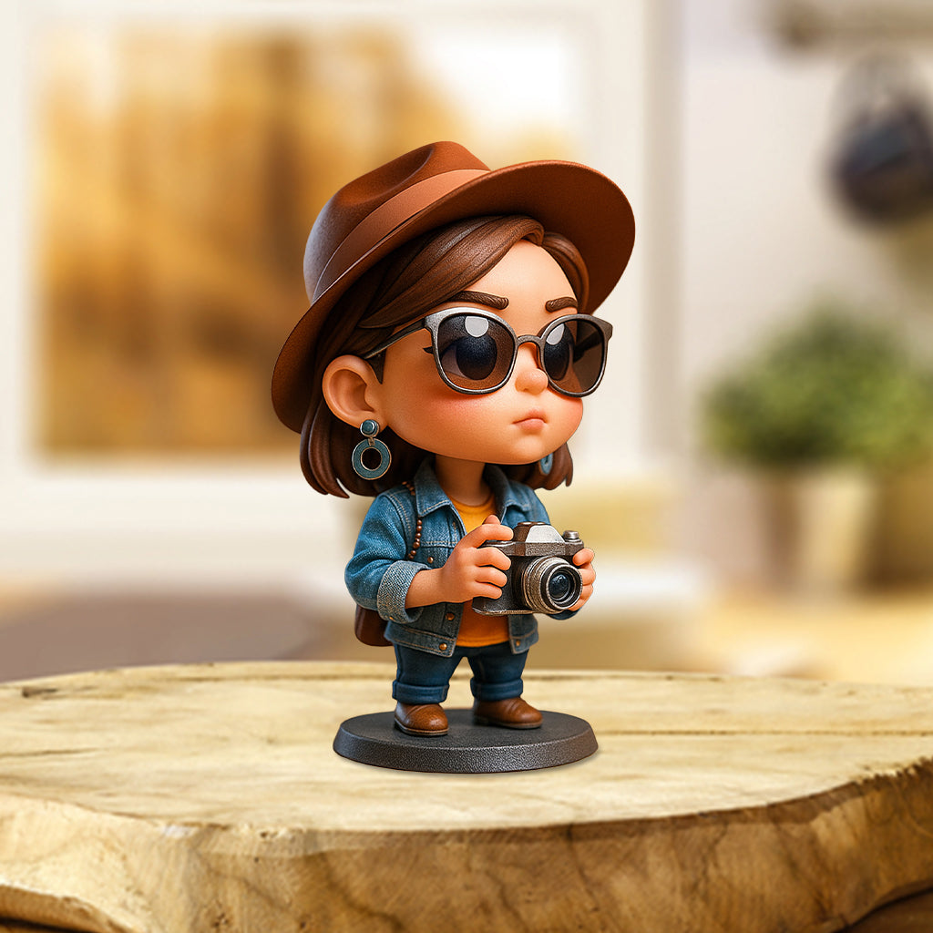 Überzogene Proportionen im Cartoon-Stil – personalisierte, individuell geformte Acrylplakette für Reisen