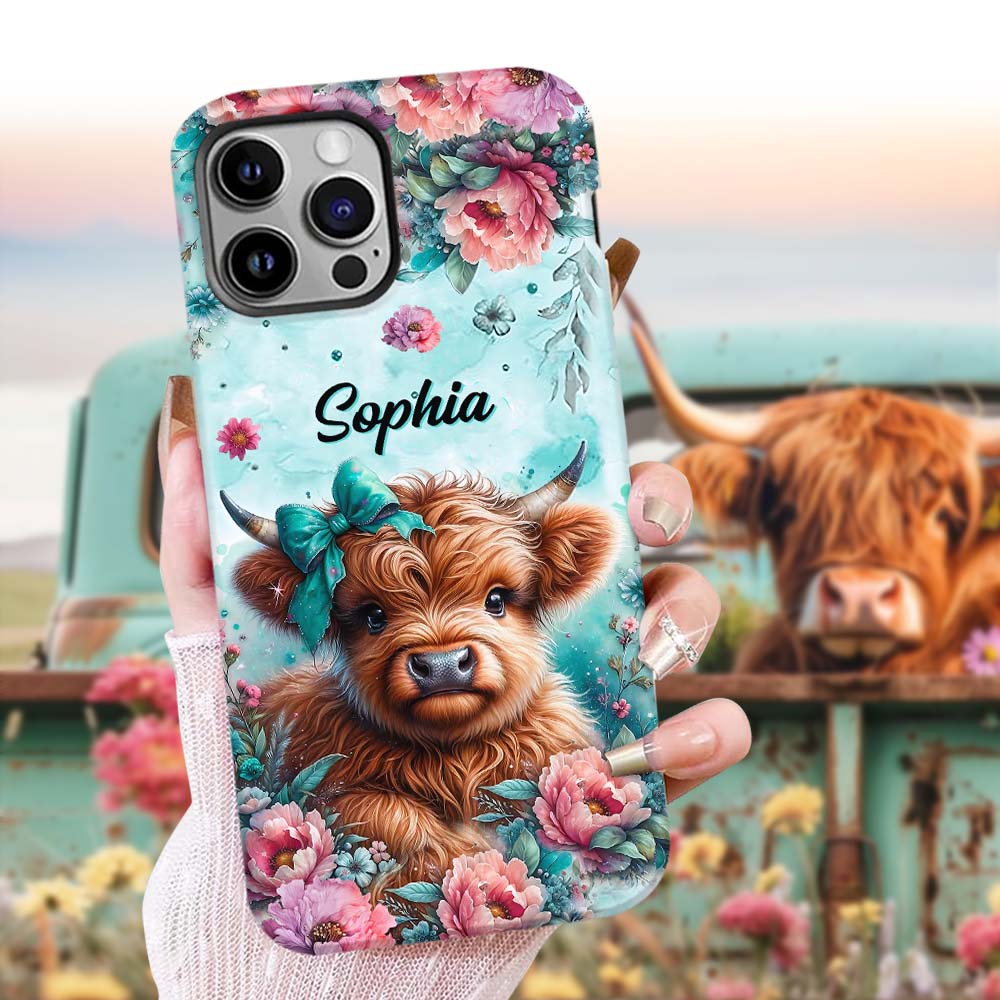 Baby Highland Cow - Personalisierte Handyhülle mit Highland-Kuh-Vollbild