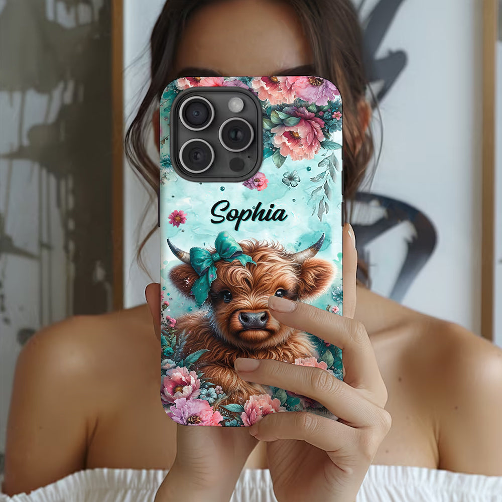 Baby Highland Cow - Personalisierte Handyhülle mit Highland-Kuh-Vollbild