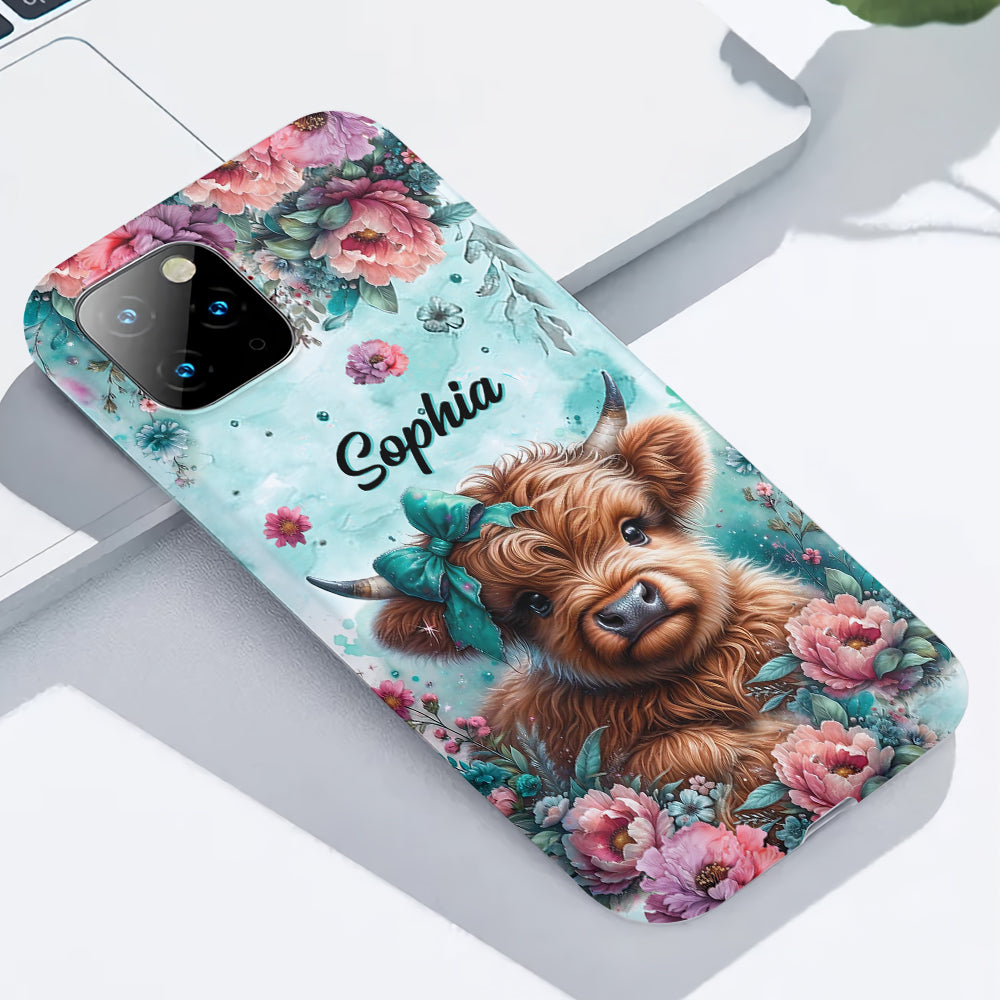 Baby Highland Cow - Personalisierte Handyhülle mit Highland-Kuh-Vollbild