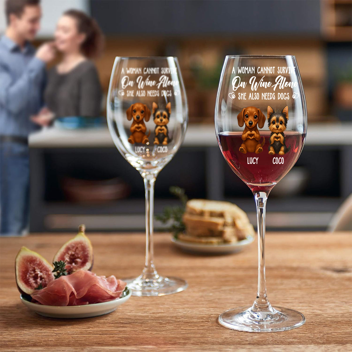 Eine Frau kann nicht nur von Wein leben, sie braucht auch Hund/Katze – personalisiertes Hunde-Weinglas mit langem Stiel