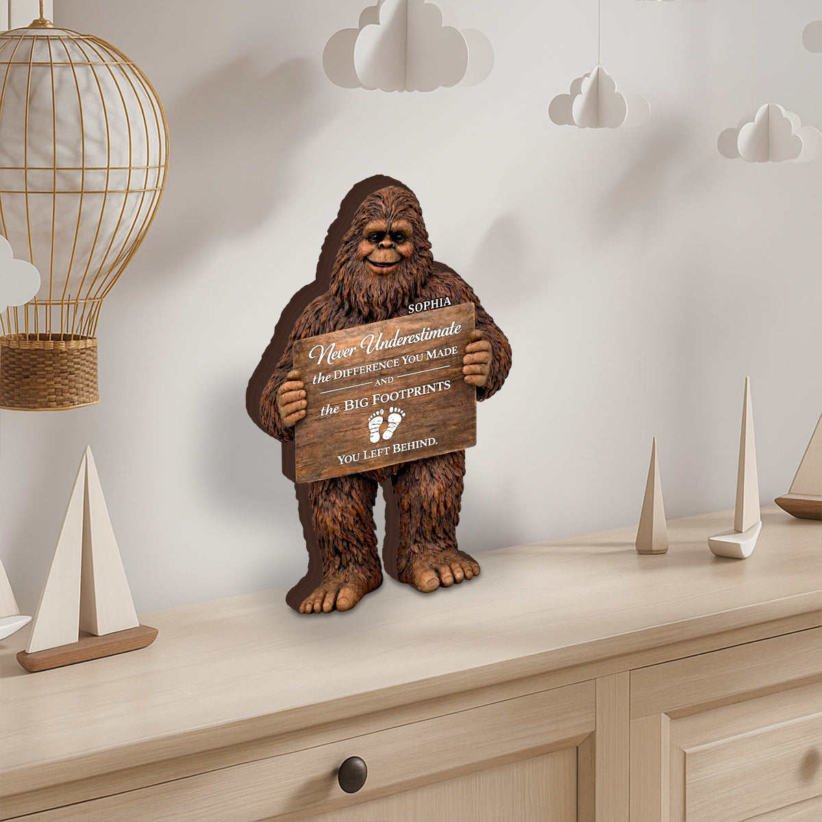 Geburtstagsgeschenk für Bigfoot-Liebhaber - Personalisierte Holztafel in Sonderform