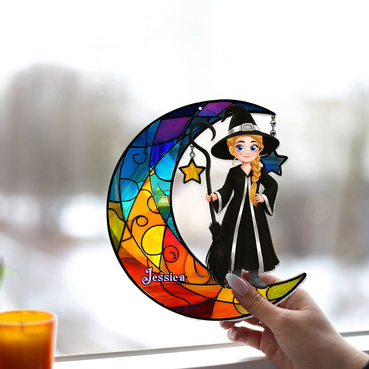 Wunderschöne Hexe und Mond – Personalisierter Hexen-Fensterhänger als Sonnenfänger