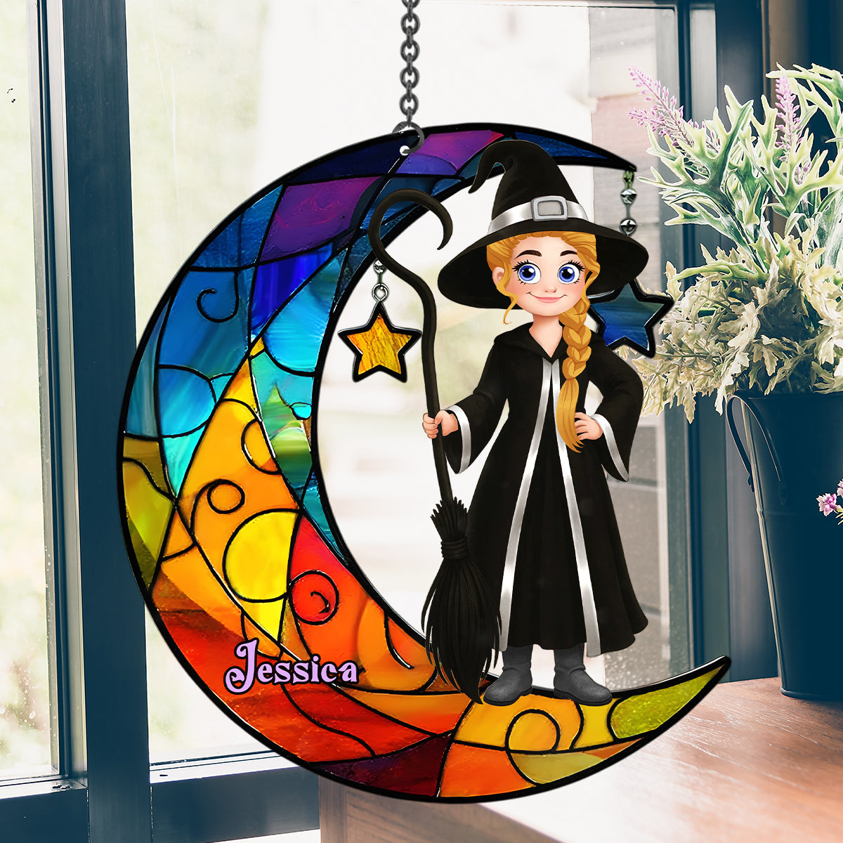 Wunderschöne Hexe und Mond – Personalisierter Hexen-Fensterhänger als Sonnenfänger