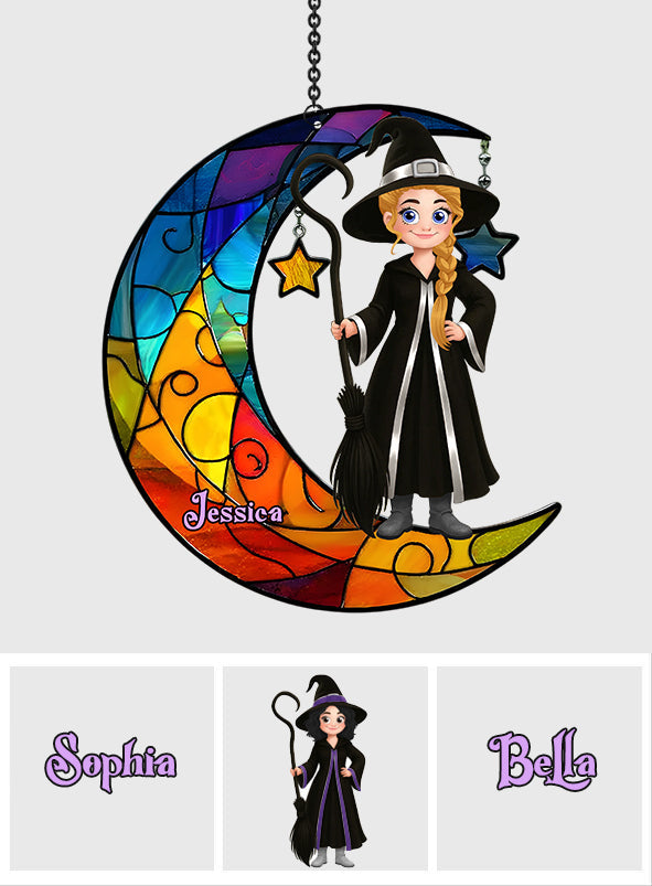 Wunderschöne Hexe und Mond – Personalisierter Hexen-Fensterhänger als Sonnenfänger