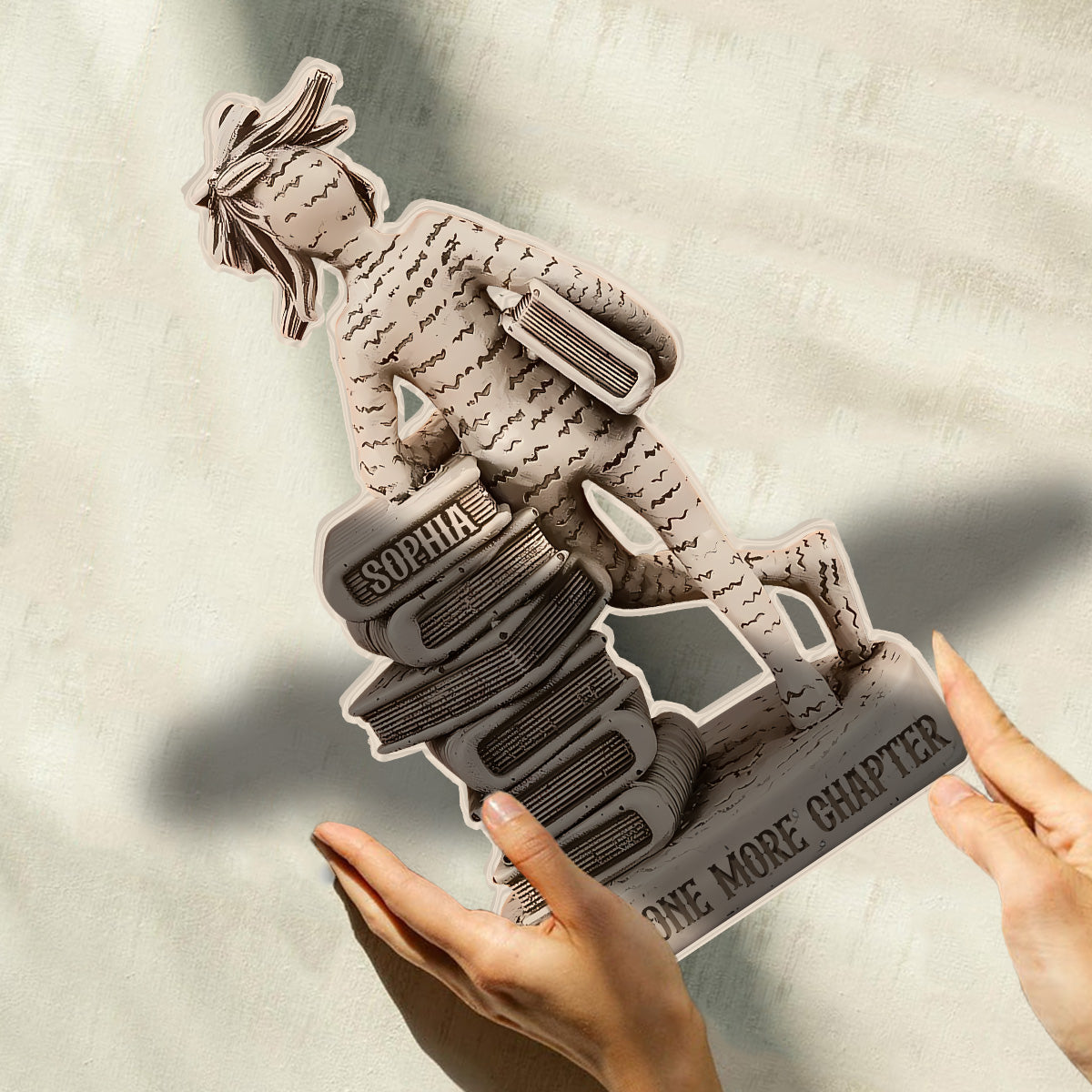 Nur noch ein Kapitel – personalisierte Buchplakette aus Holz in individueller Form