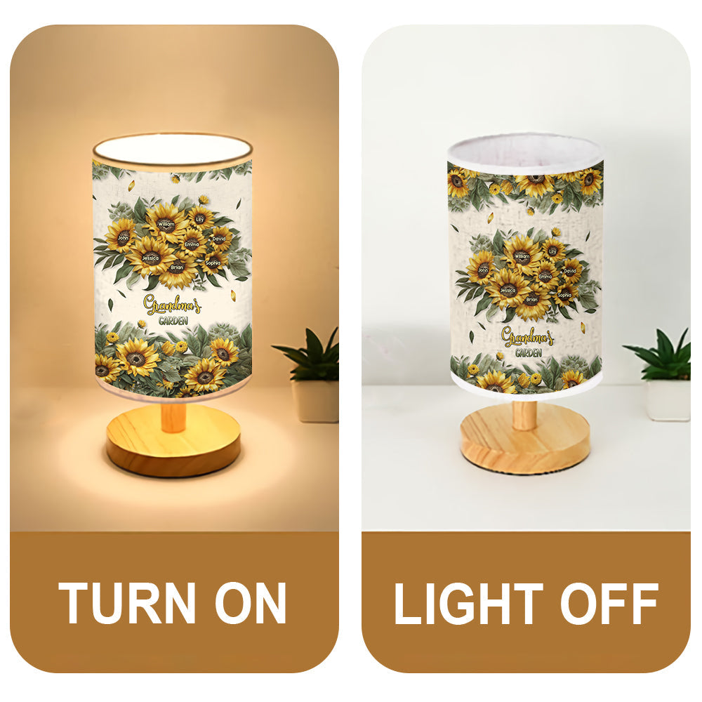 Omas Garten – Personalisierte Oma-Tischlampe mit Holzfuß