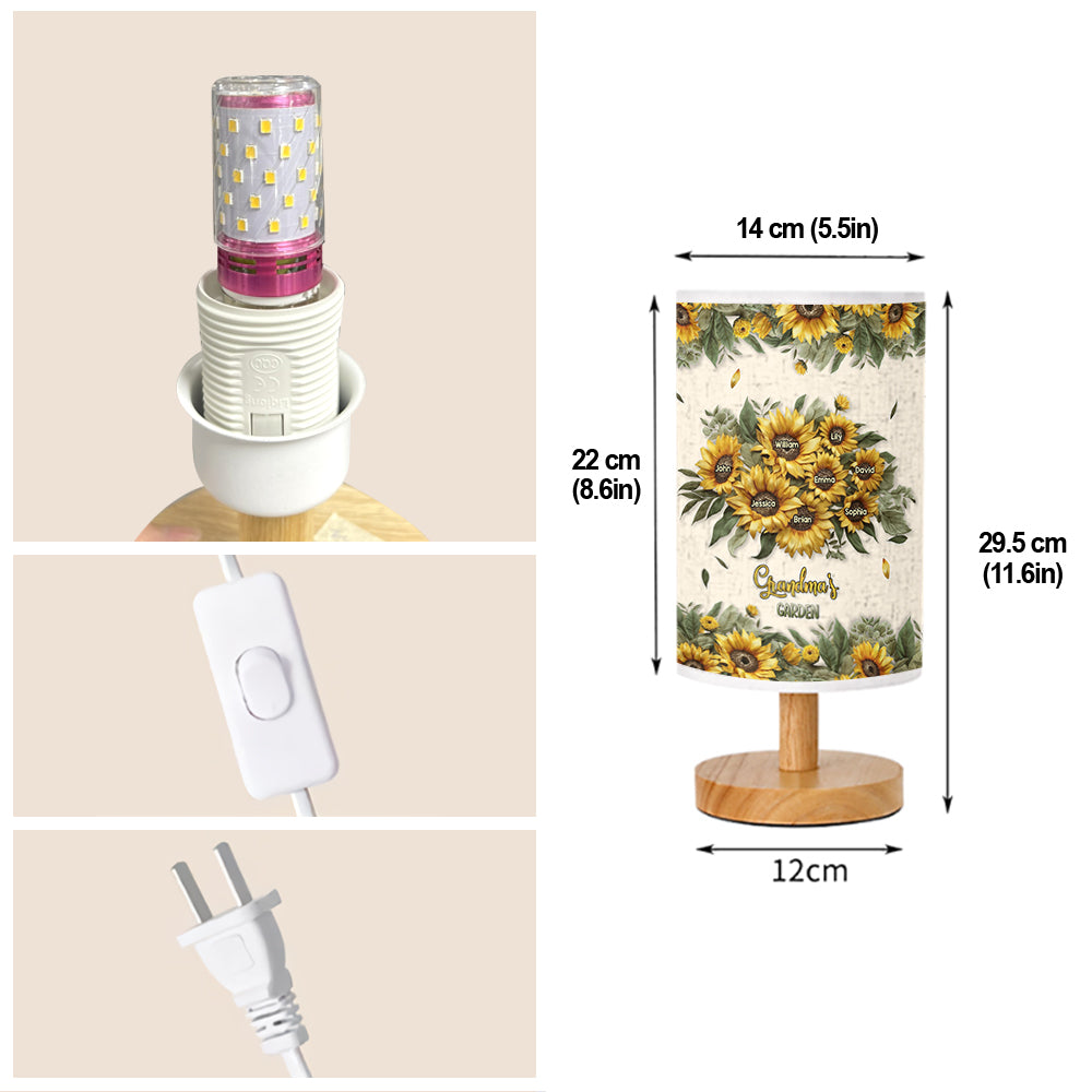 Omas Garten – Personalisierte Oma-Tischlampe mit Holzfuß