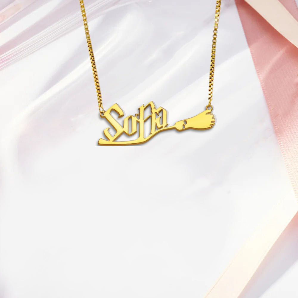 Mystischer Besen – Personalisierte Hexenkette mit Anhängern