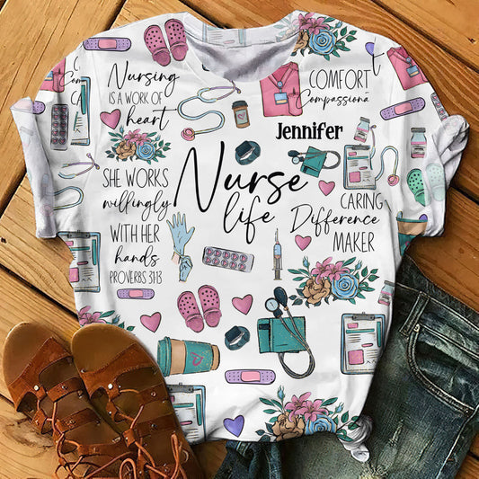 Krankenpflege ist eine Herzensangelegenheit – Personalisiertes T-Shirt für Krankenschwestern