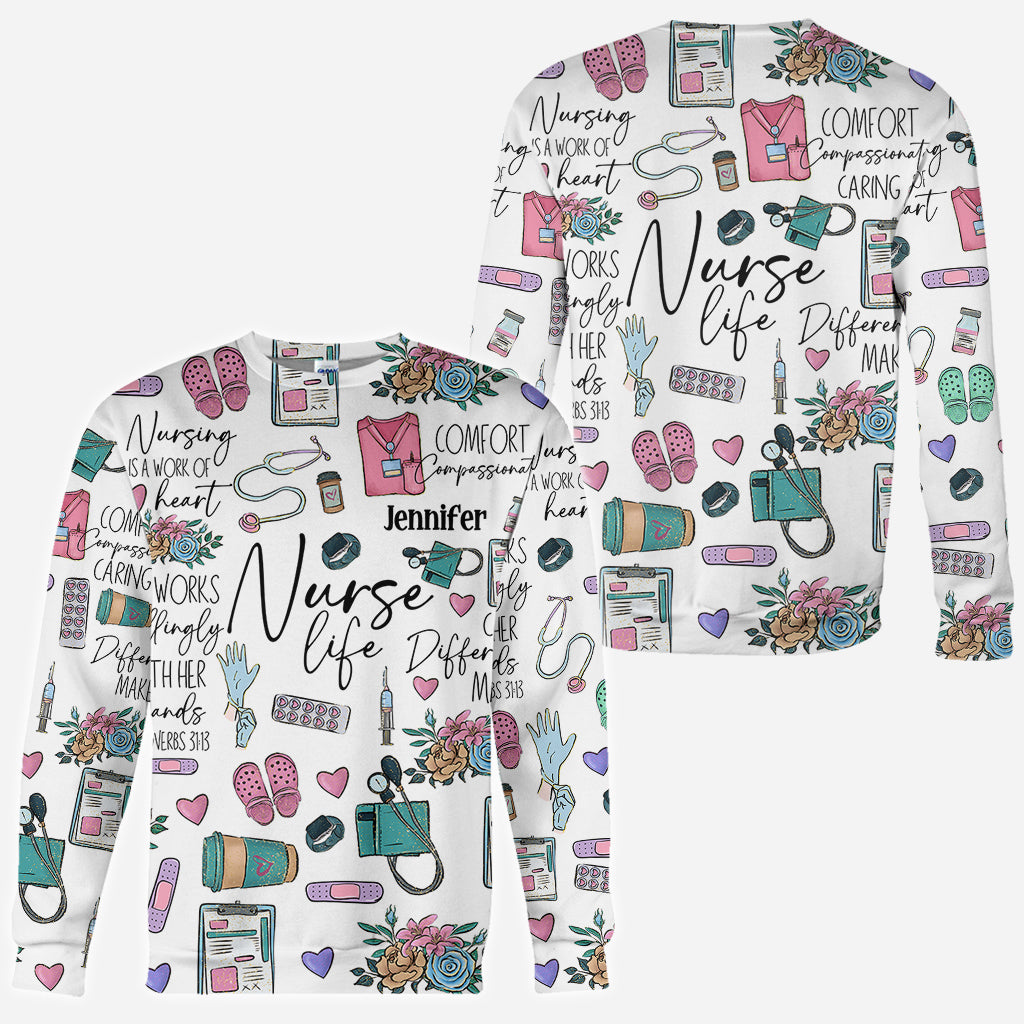 Krankenpflege ist eine Herzensangelegenheit – Personalisiertes T-Shirt für Krankenschwestern