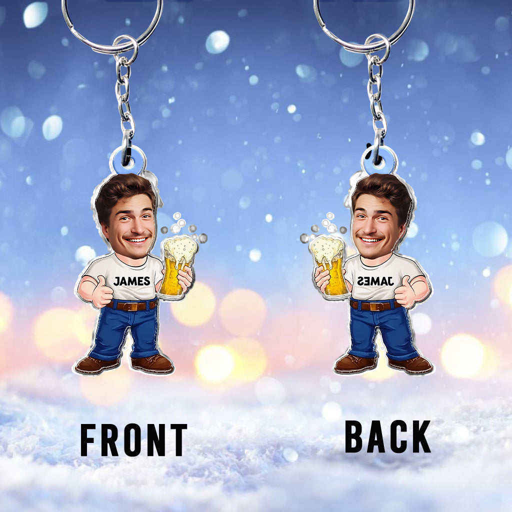 Lustiger Bier-Karikatur-Mann – Personalisierter Schlüsselanhänger in Bierform