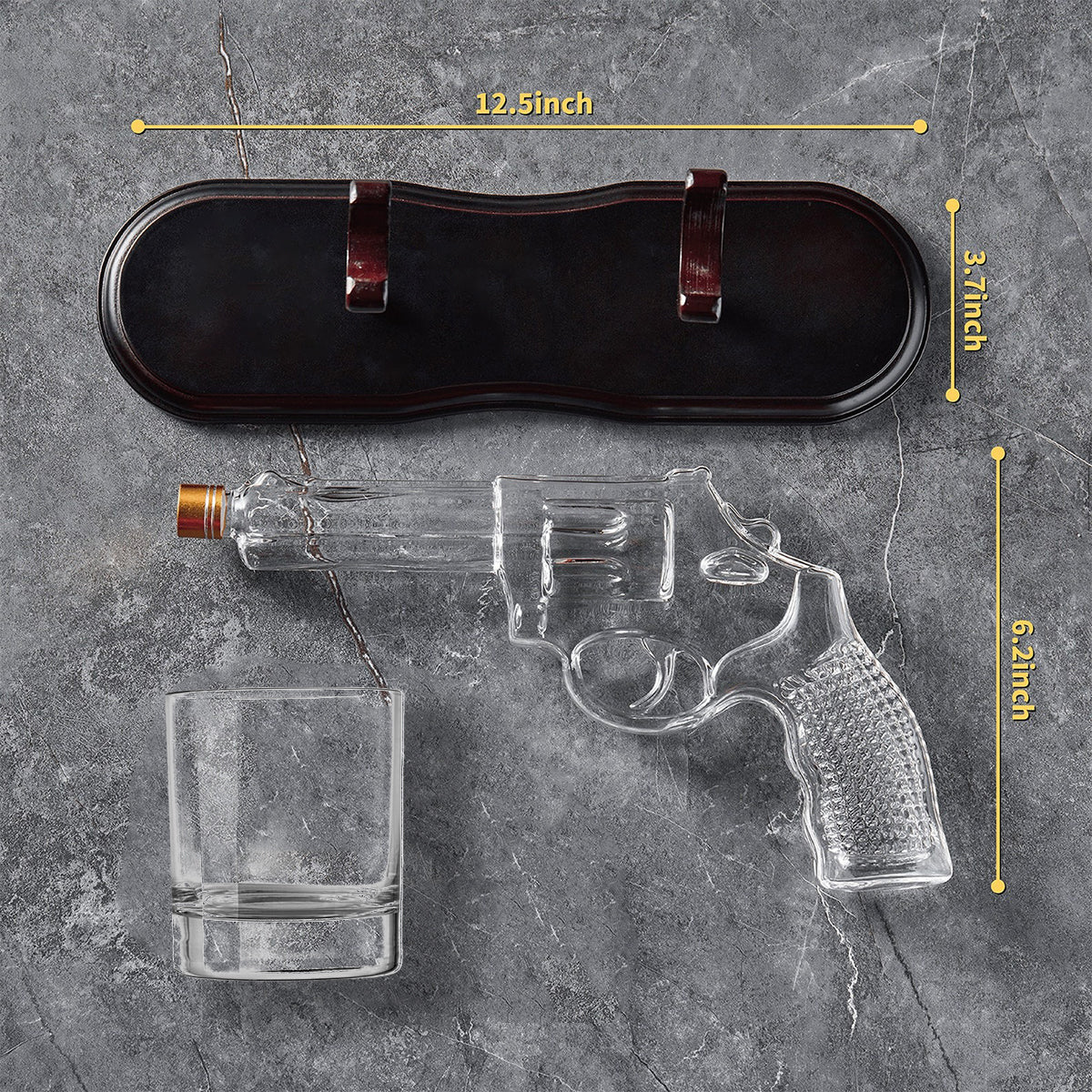 Ehre, Dienen, Schützen – Personalisierter Pistolen-Dekanter für Polizisten mit Whiskyglas
