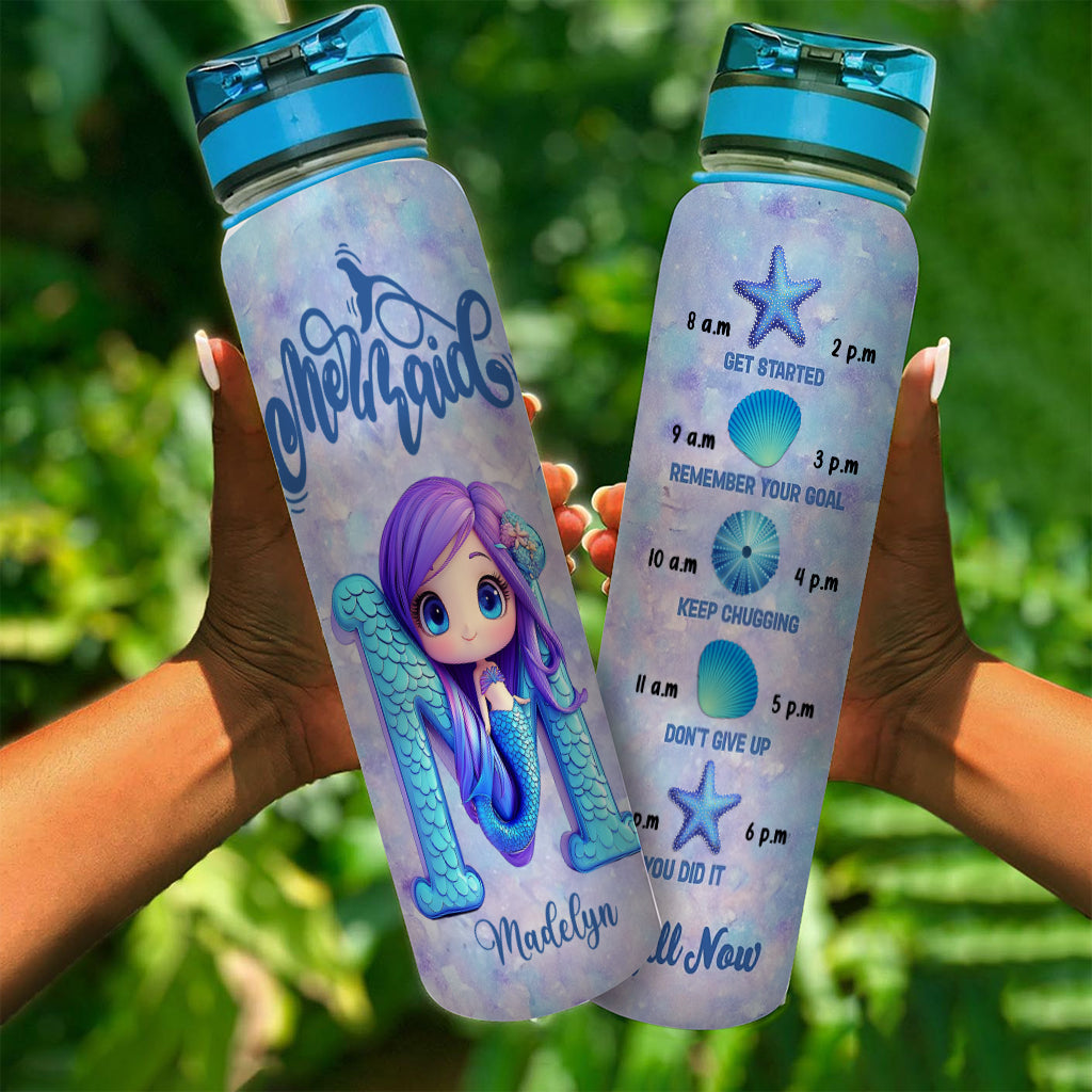 Niedliche Meerjungfrauen-Alphabet-Buchstaben mit individuellem Namen - Personalisierte Meerjungfrauen-Wasserflasche mit Tracker