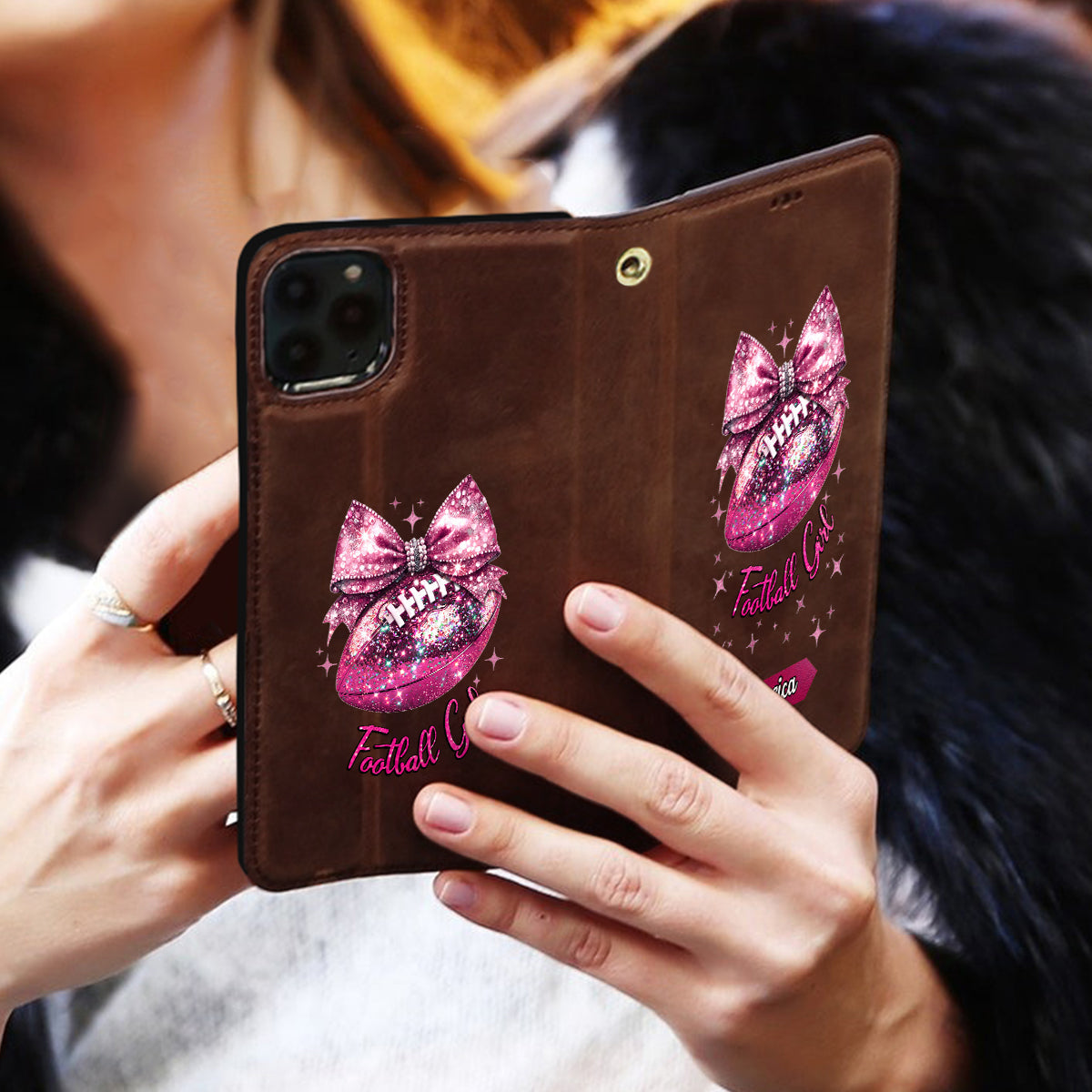 Glitzernder Fußball – Personalisierte Fußball-Handyhülle mit Tragegurt