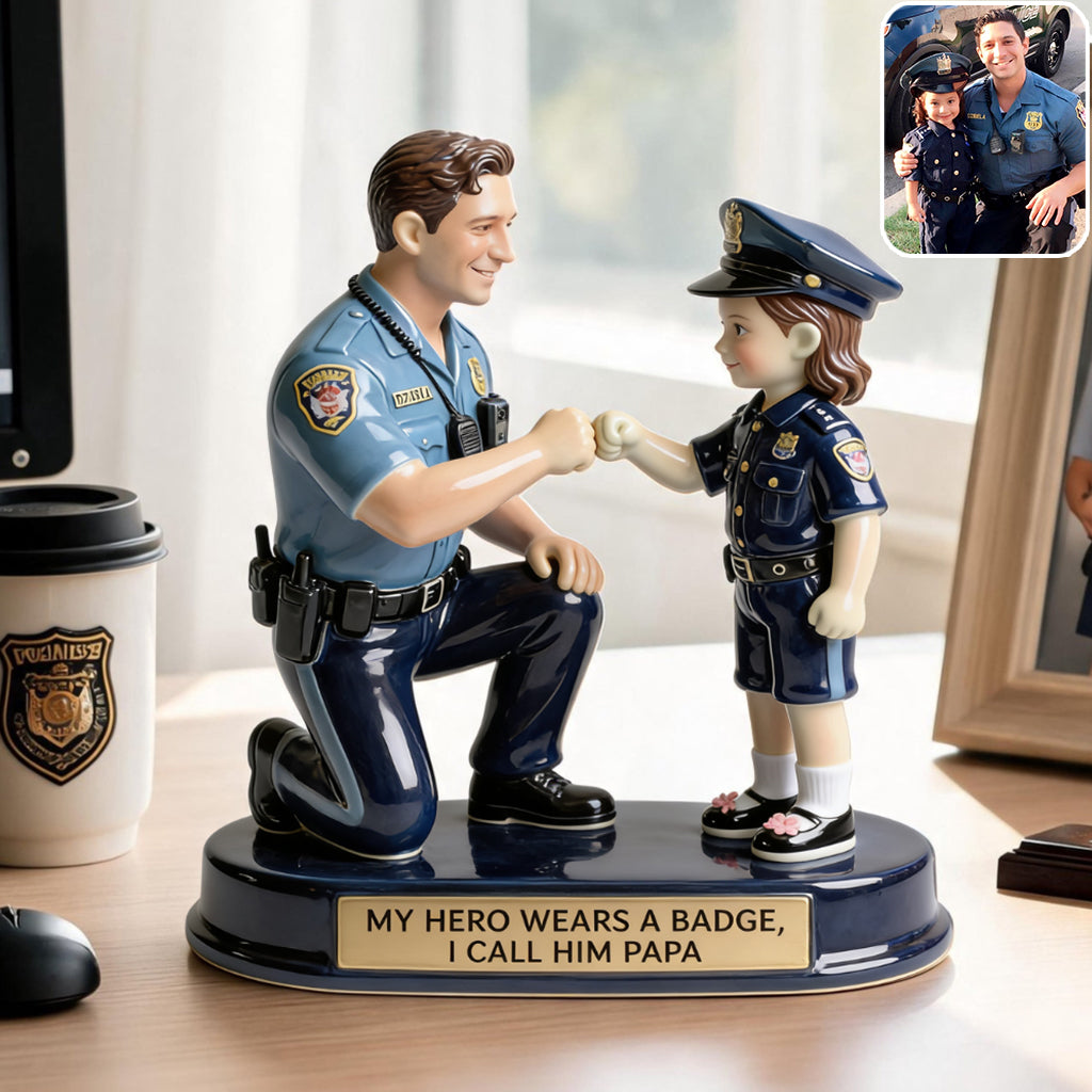 Unser Held trägt ein Abzeichen, wir nennen ihn Papa - Personalisierte Polizeibeamter Premium 3D Figur