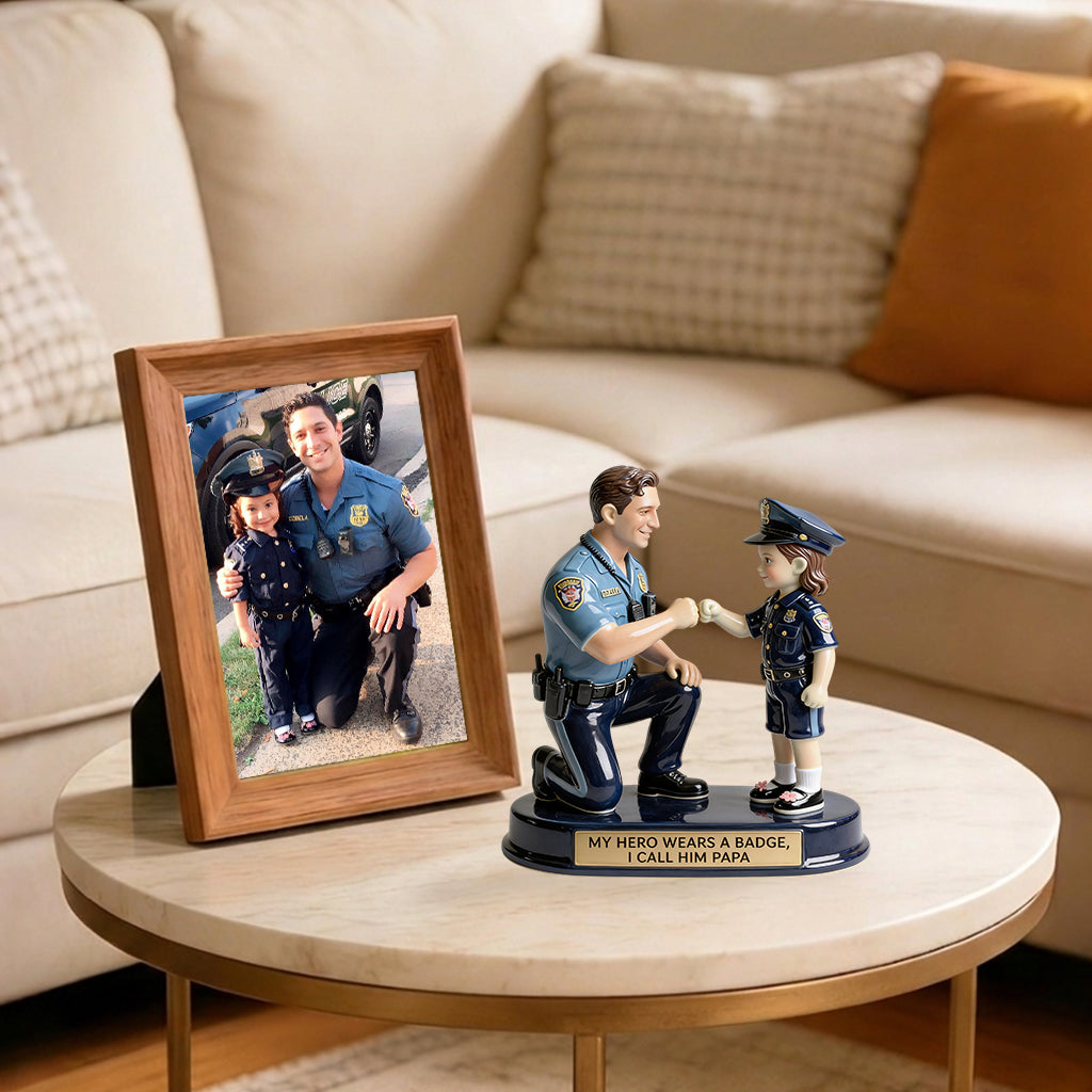 Unser Held trägt ein Abzeichen, wir nennen ihn Papa - Personalisierte Polizeibeamter Premium 3D Figur